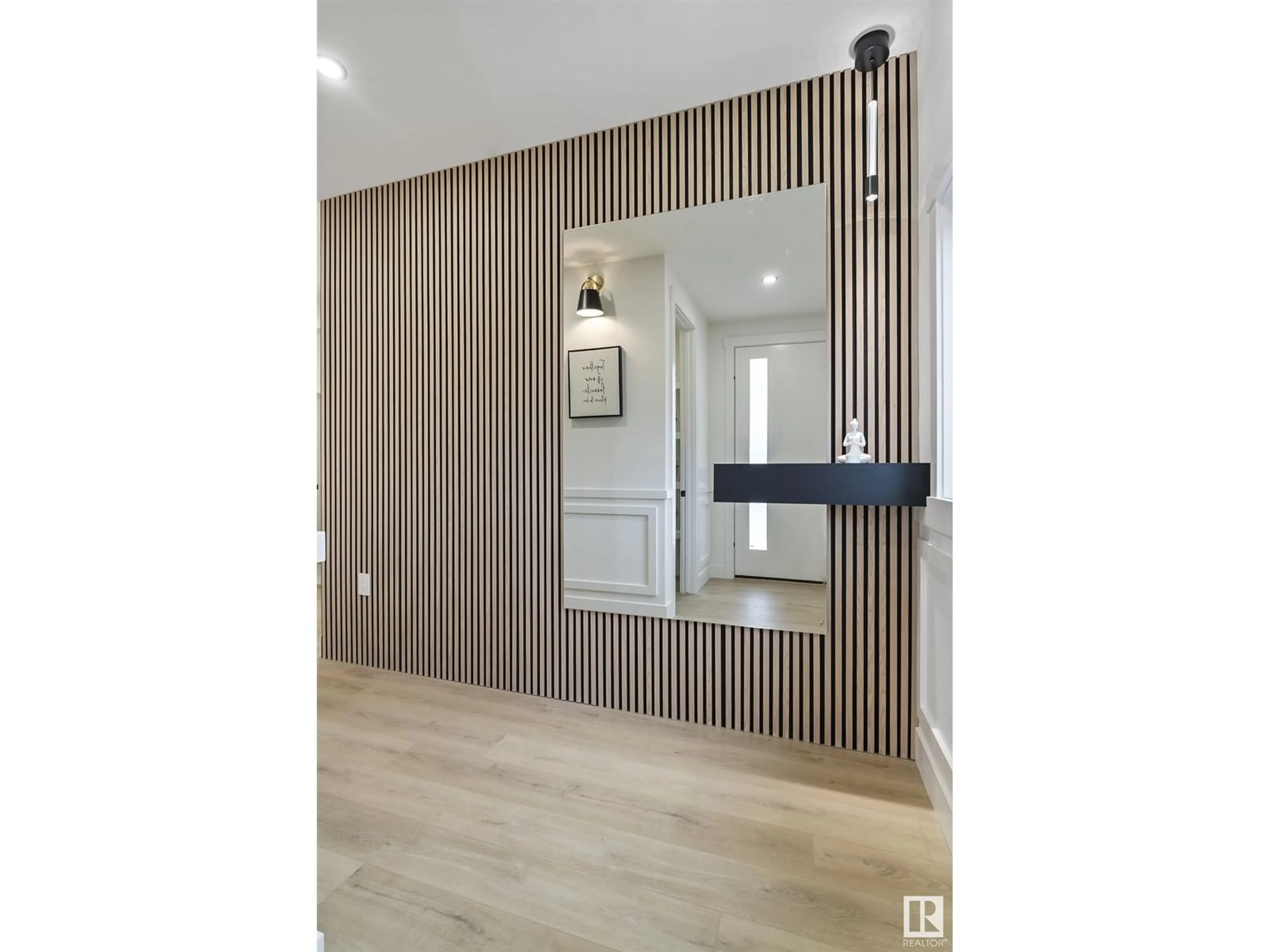 Indoor entryway for 7024 KIVIAQ CRESCENT, Edmonton Alberta T6W5R2
