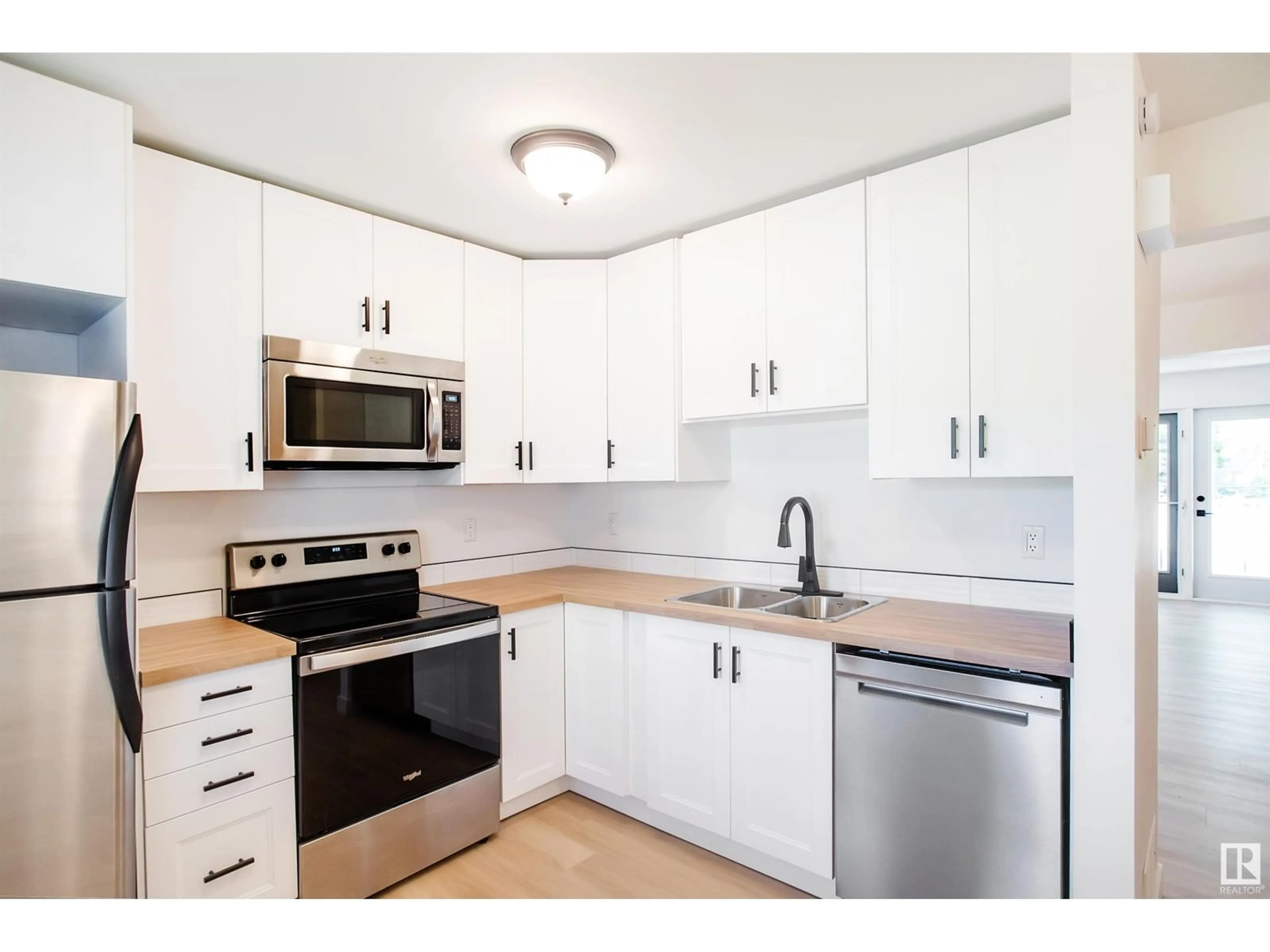 Standard kitchen, unknown for 4775 35 AV NW, Edmonton Alberta T6L3P8