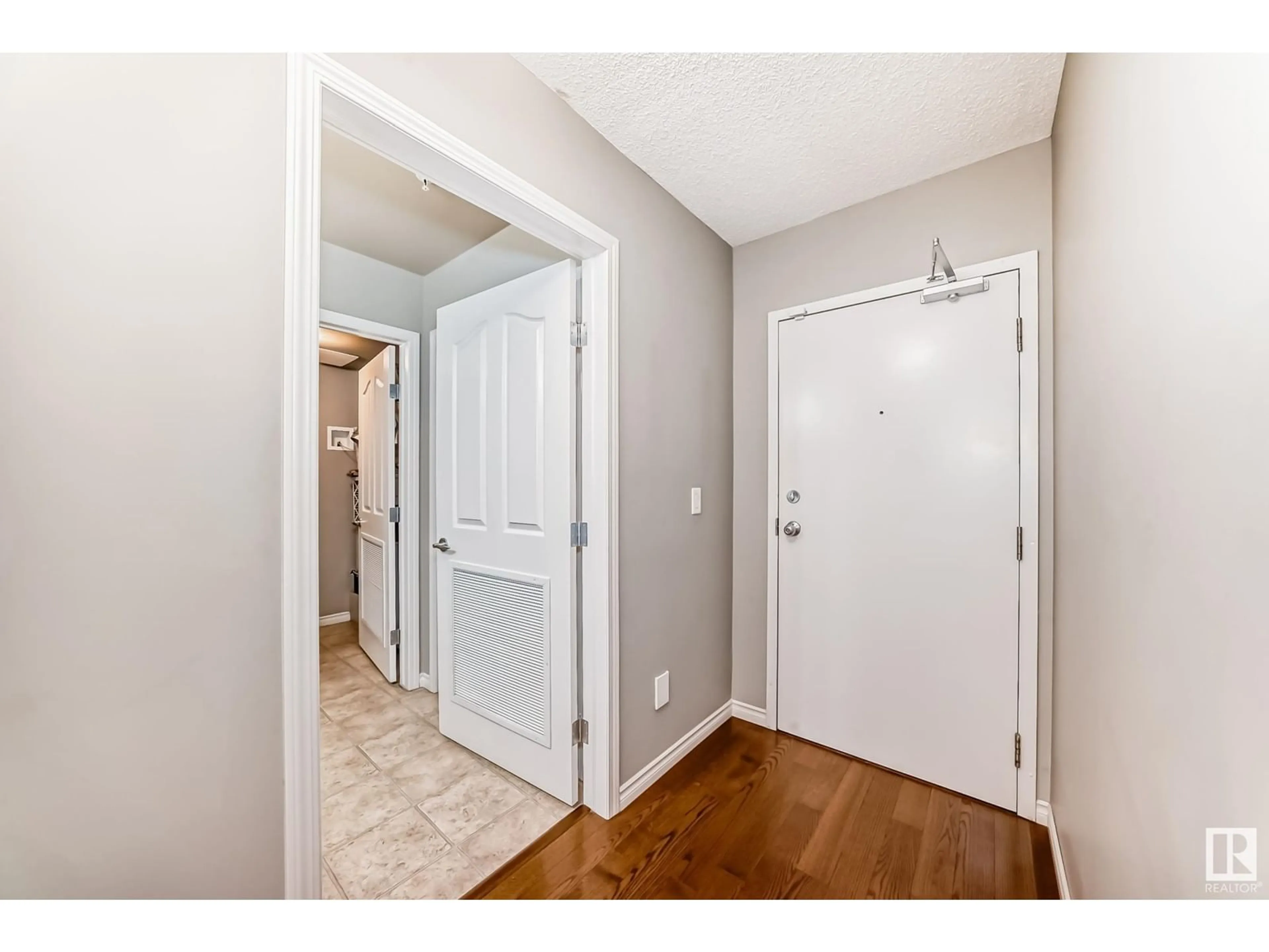 Indoor entryway for 201 - 141 FESTIVAL WY, Sherwood Park Alberta T8A3V8