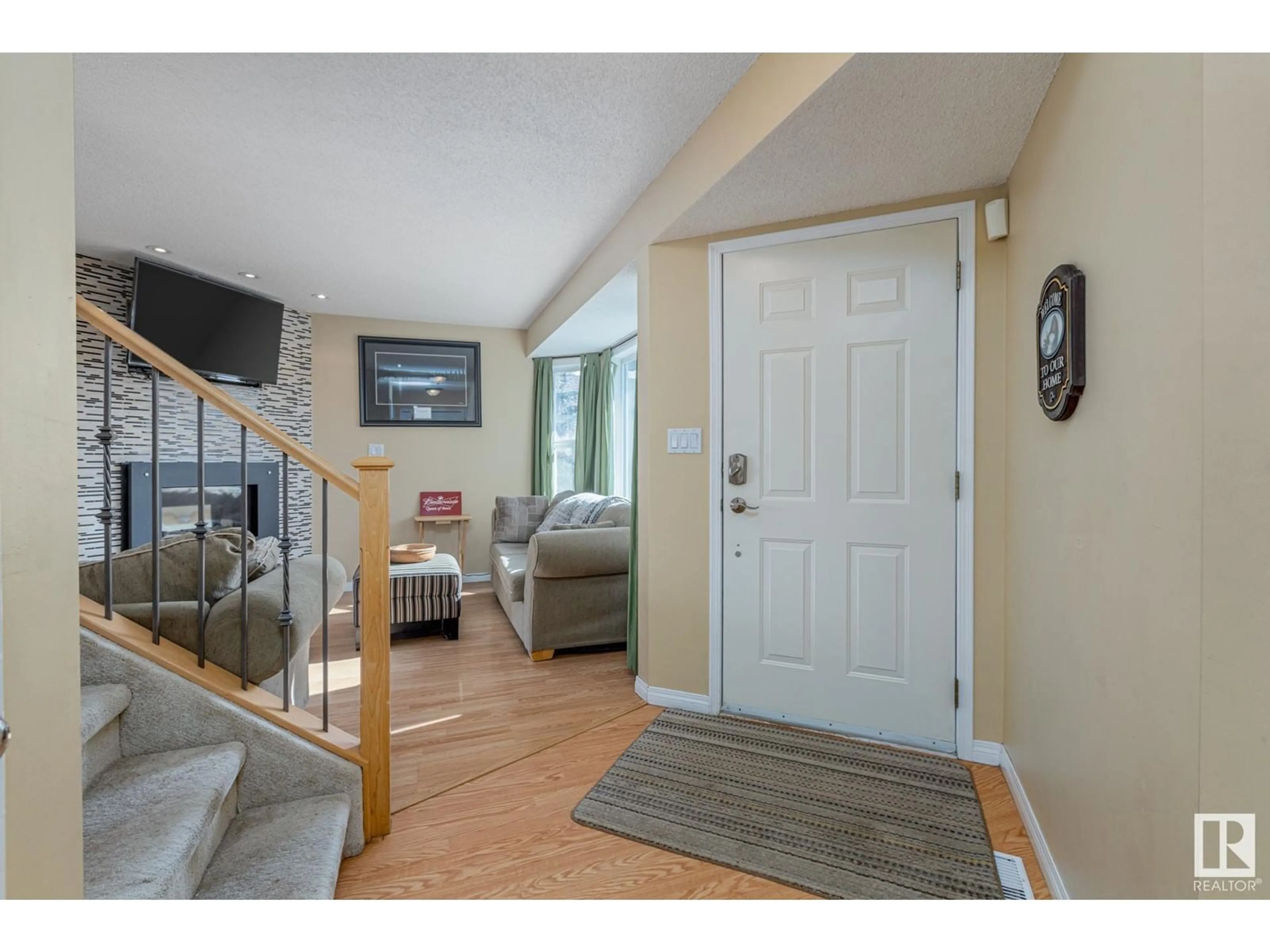 Indoor entryway for 24 ECHO AV, Cardiff Alberta T8R1P2