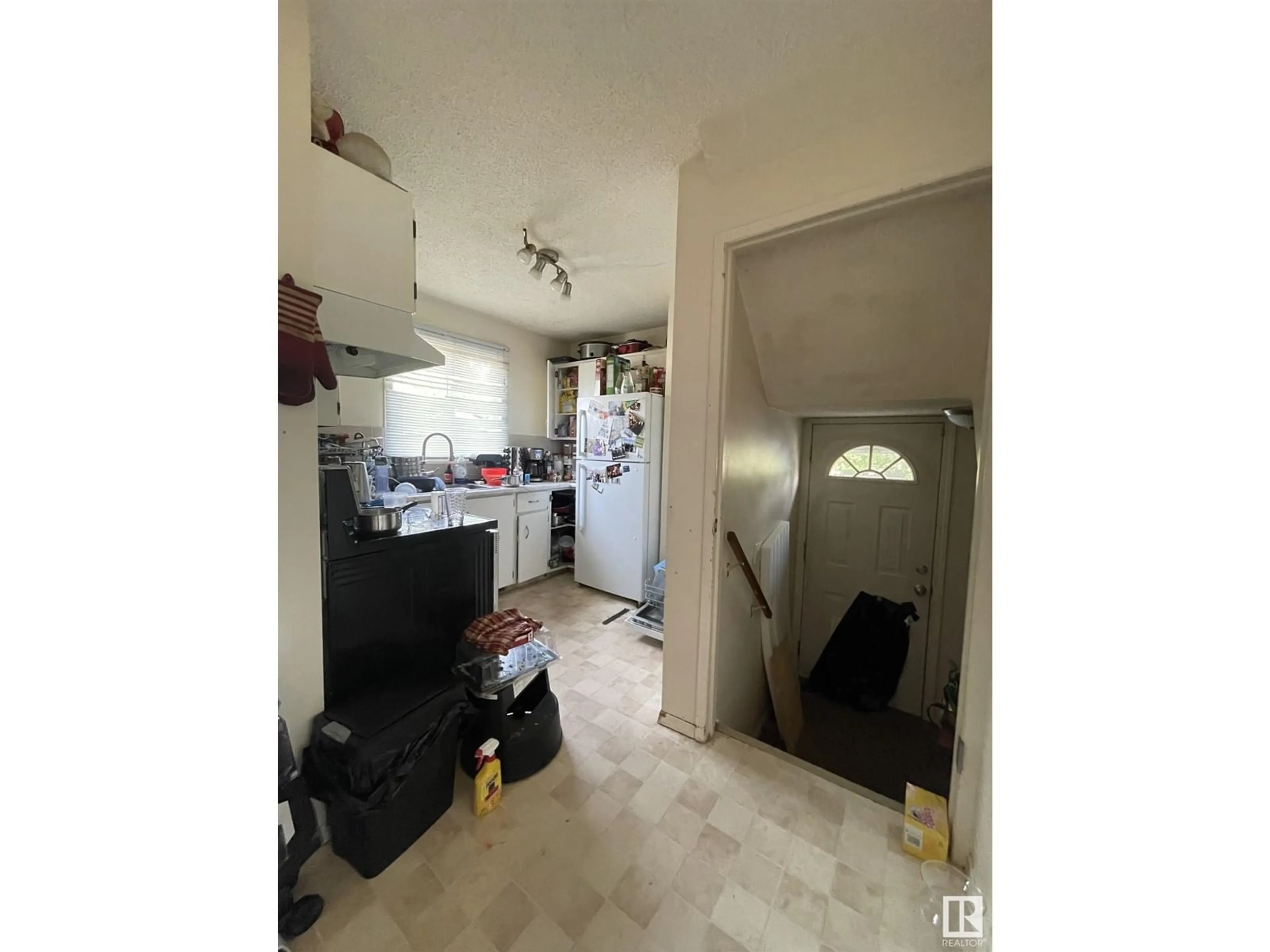 A pic of a room for 17312 108 ST, Edmonton Alberta T5X3Y8