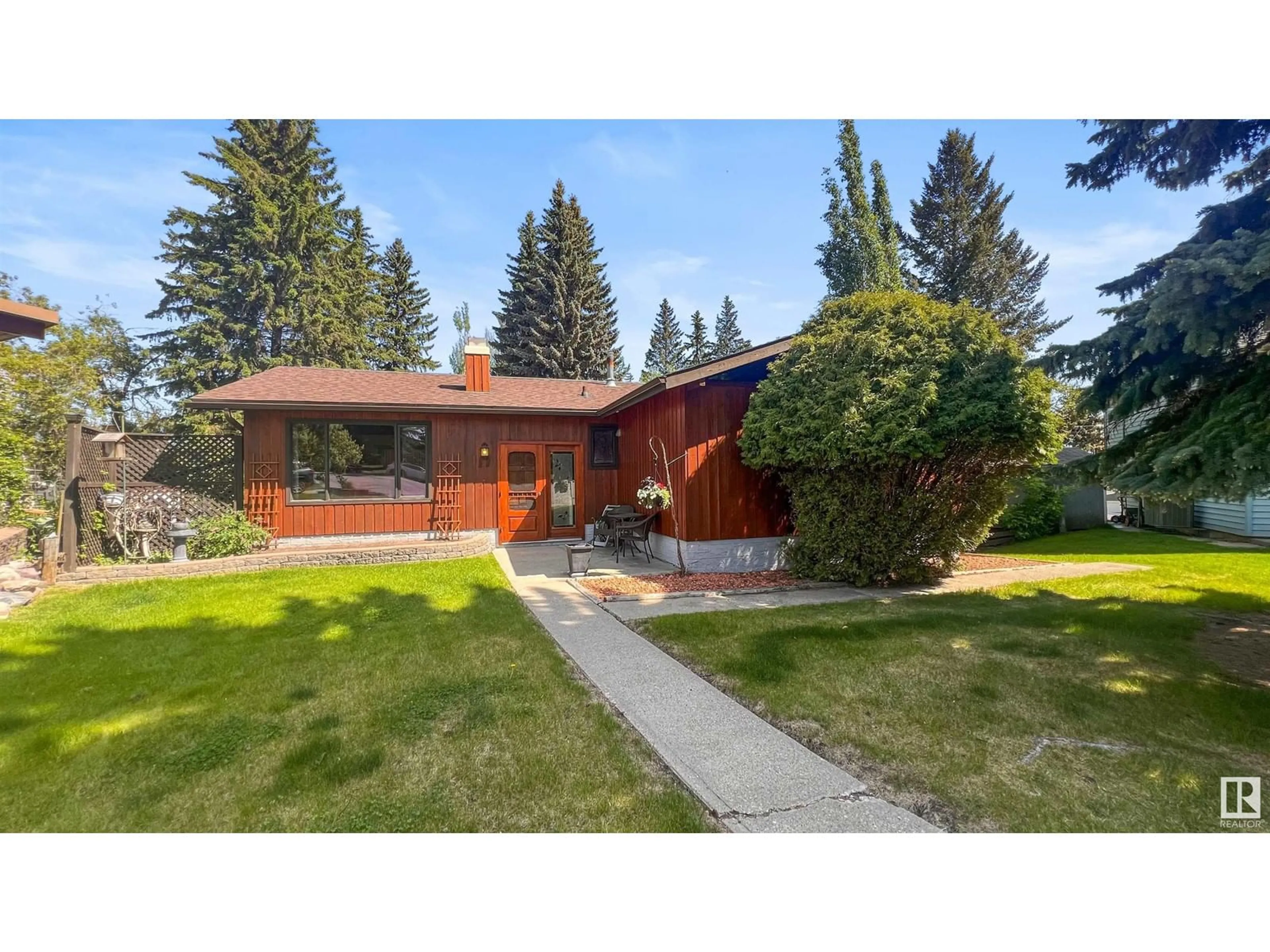 Home with vinyl exterior material, street for 17 CLEARWATER CR, Devon Alberta T9G1C8