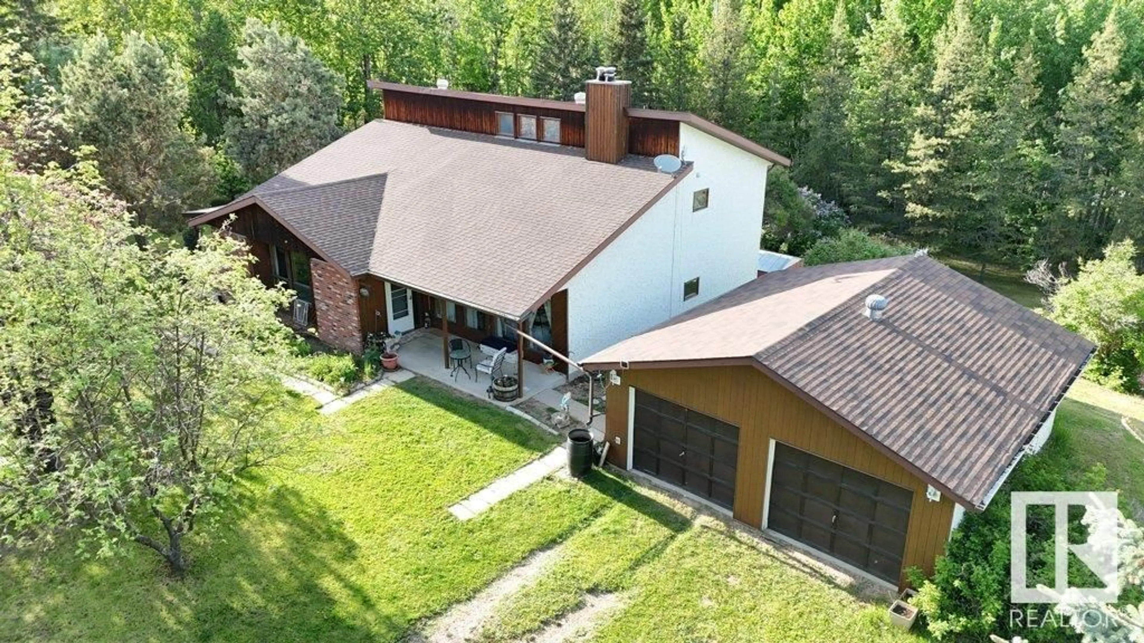 A pic from outside/outdoor area/front of a property/back of a property/a pic from drone, unknown for 60519 RANGE ROAD 55A, Rural Barrhead County Alberta T0G2G0