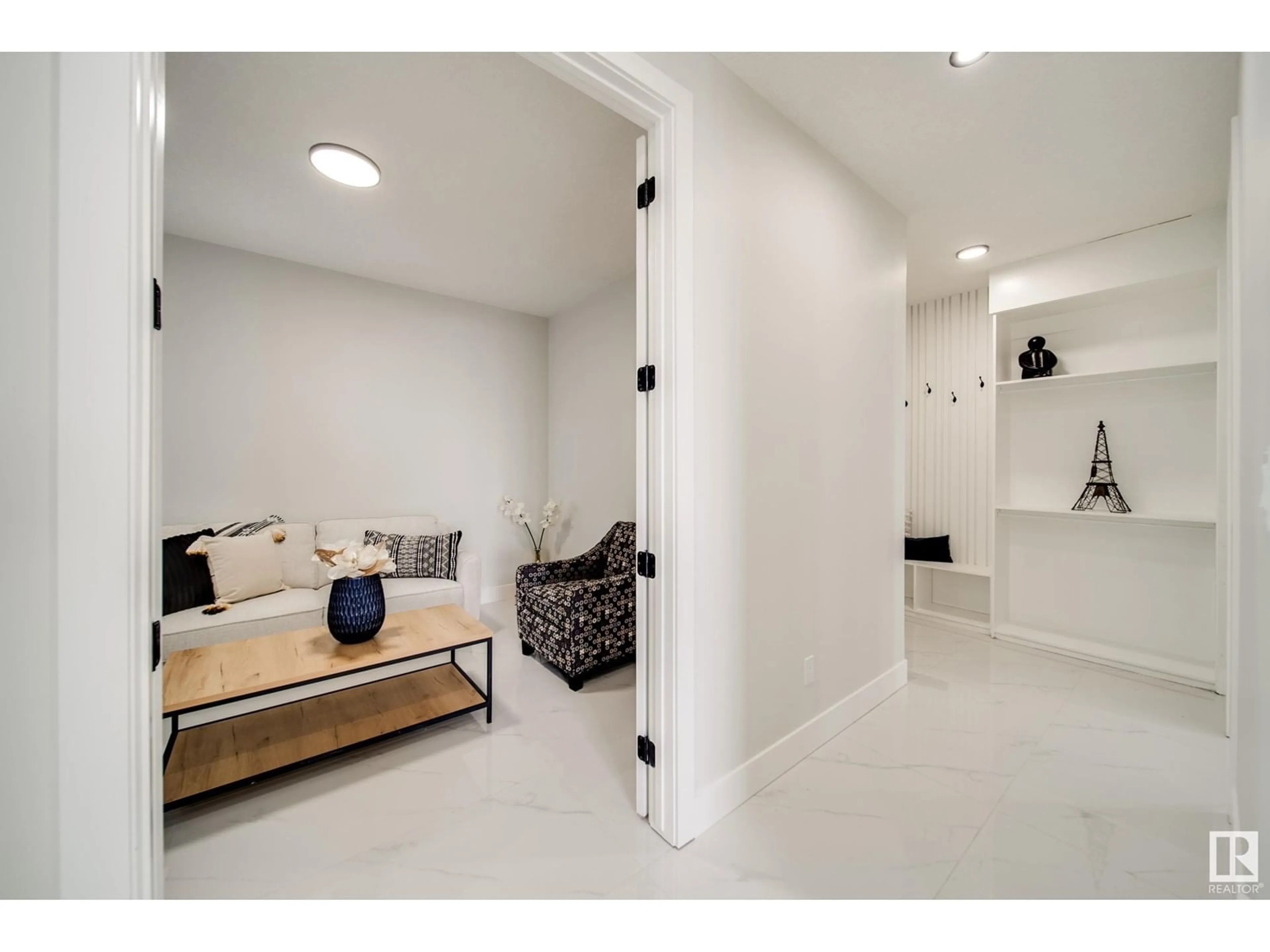 Indoor entryway for 17039 45 ST, Edmonton Alberta T5Y4C9