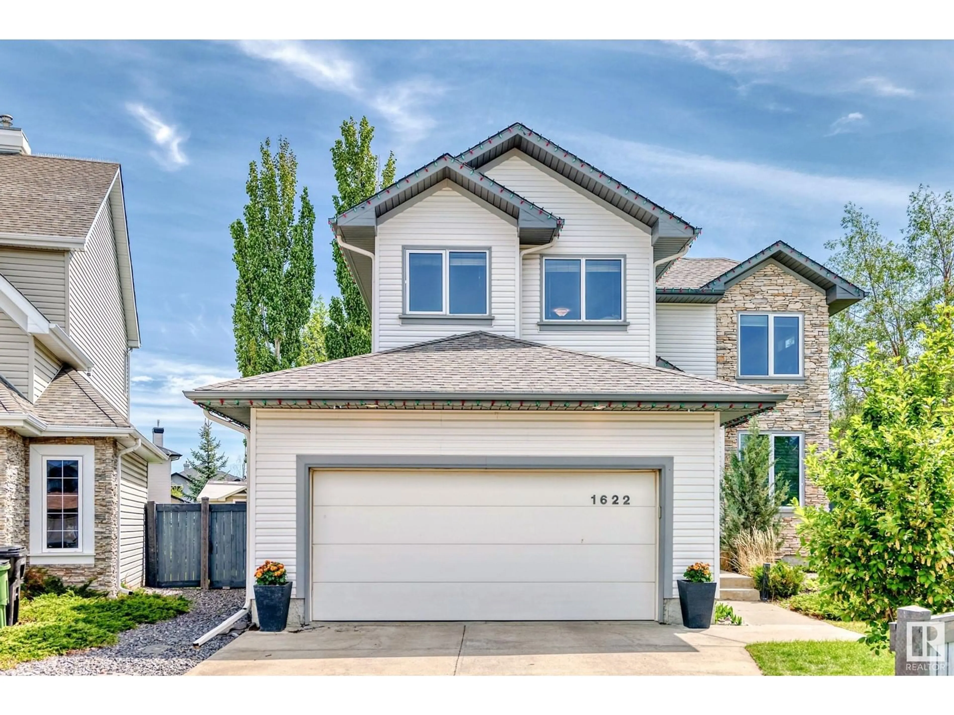 Home with vinyl exterior material, street for SW - 1622 BLACKMORE CO, Edmonton Alberta T6W1J2