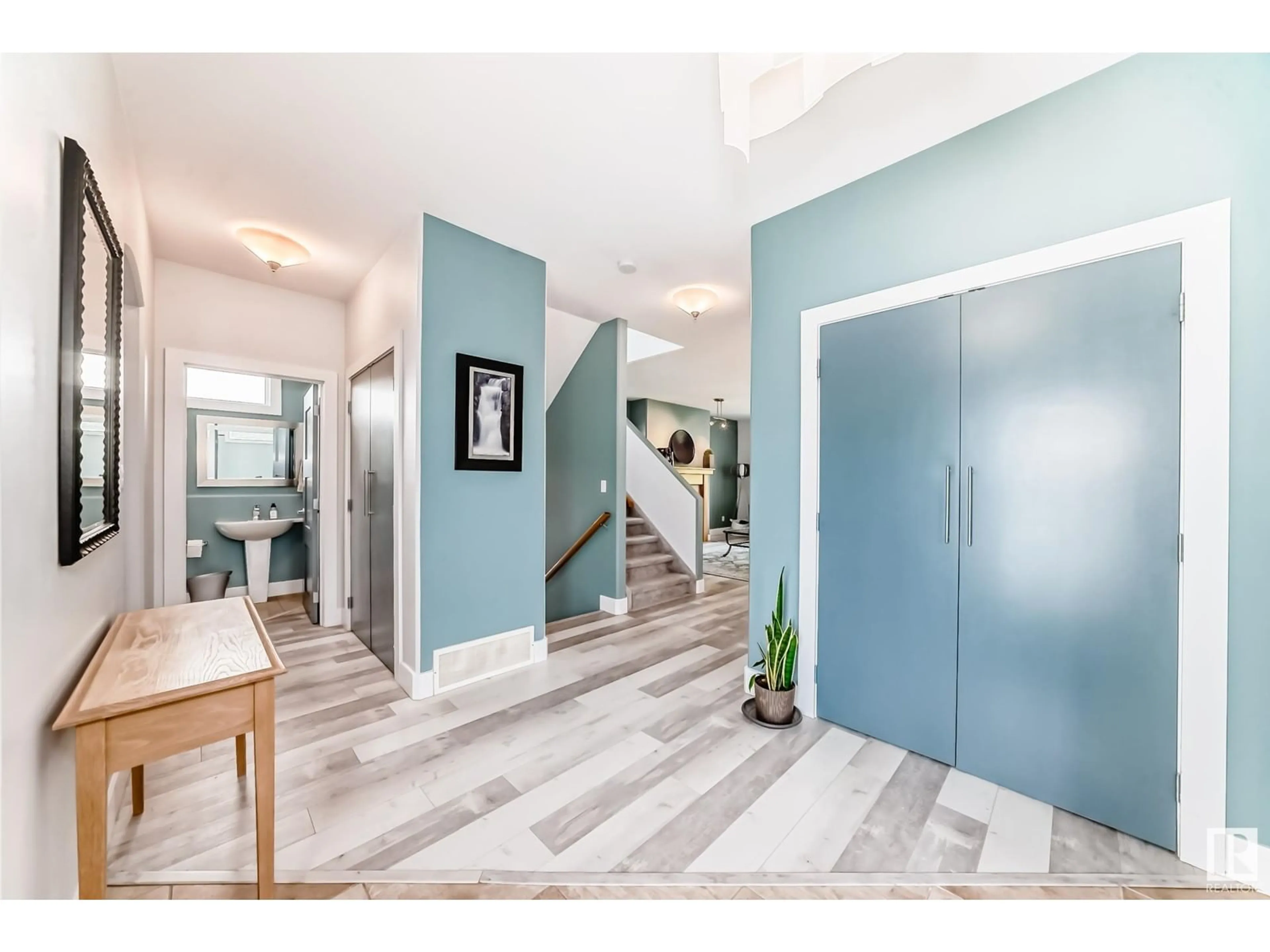Indoor entryway for SW - 1622 BLACKMORE CO, Edmonton Alberta T6W1J2