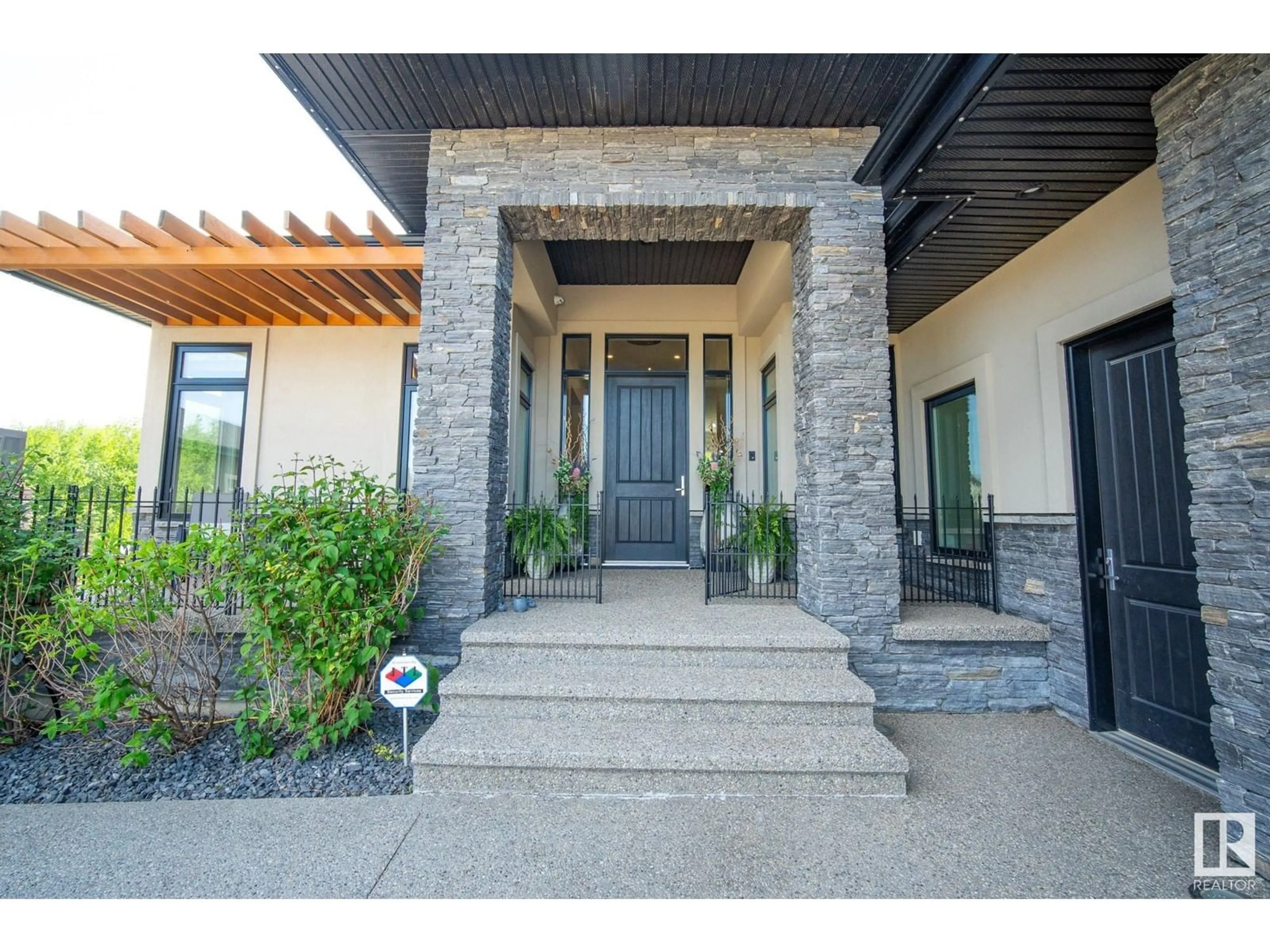 Indoor entryway for #86 - 52320 RGE ROAD 231, Rural Strathcona County Alberta T8B1A9