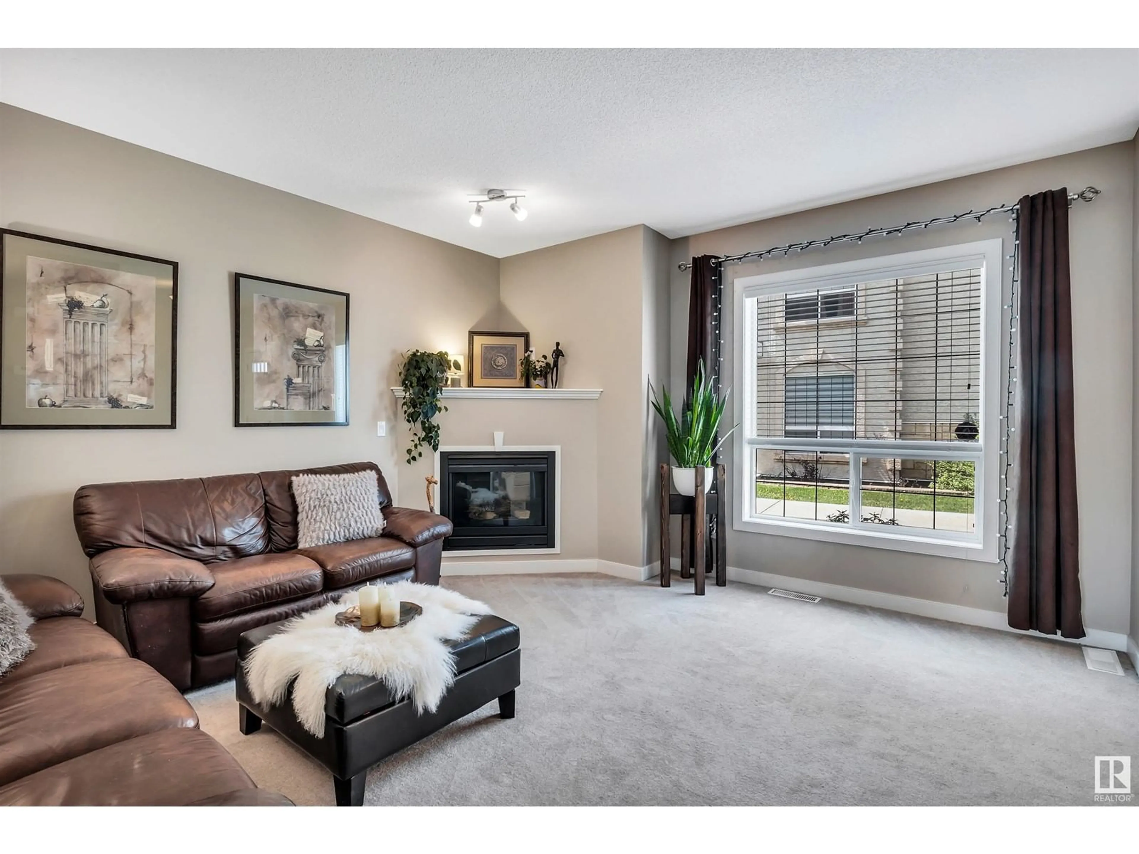 Living room with furniture, carpet floor for 5 - 13825 155 AV, Edmonton Alberta T6V0B8