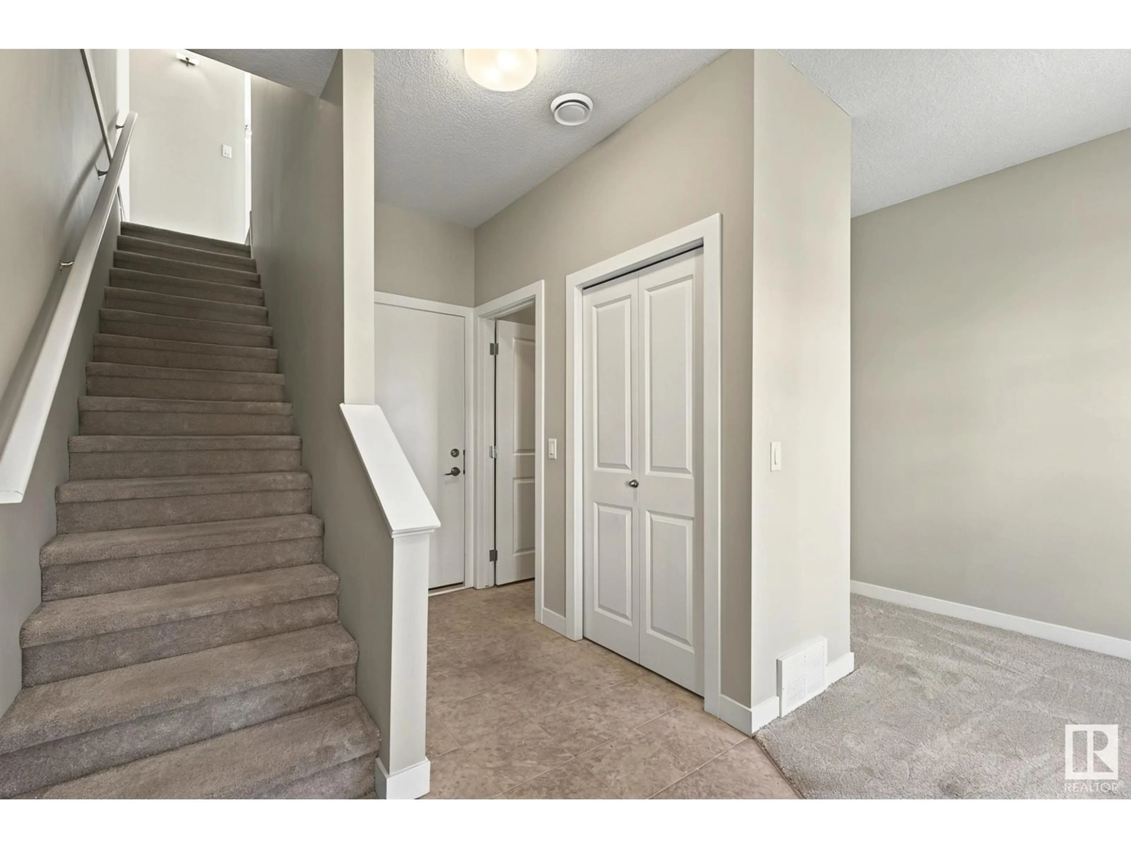 Indoor entryway for #8 - 1636 KERR RD, Edmonton Alberta T5E6W3