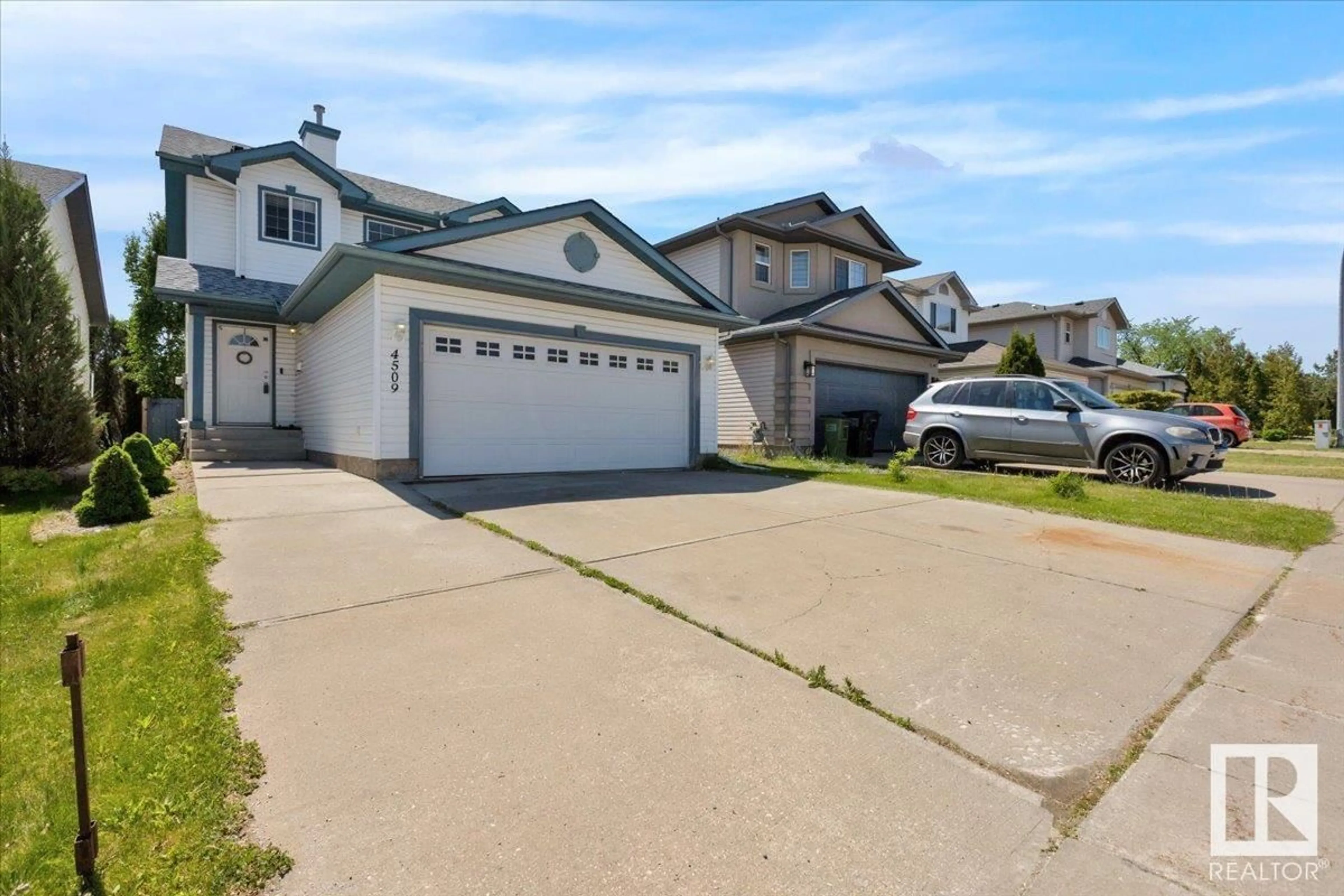 A pic from outside/outdoor area/front of a property/back of a property/a pic from drone, street for NW - 4509 151 AV, Edmonton Alberta T5Y3B1
