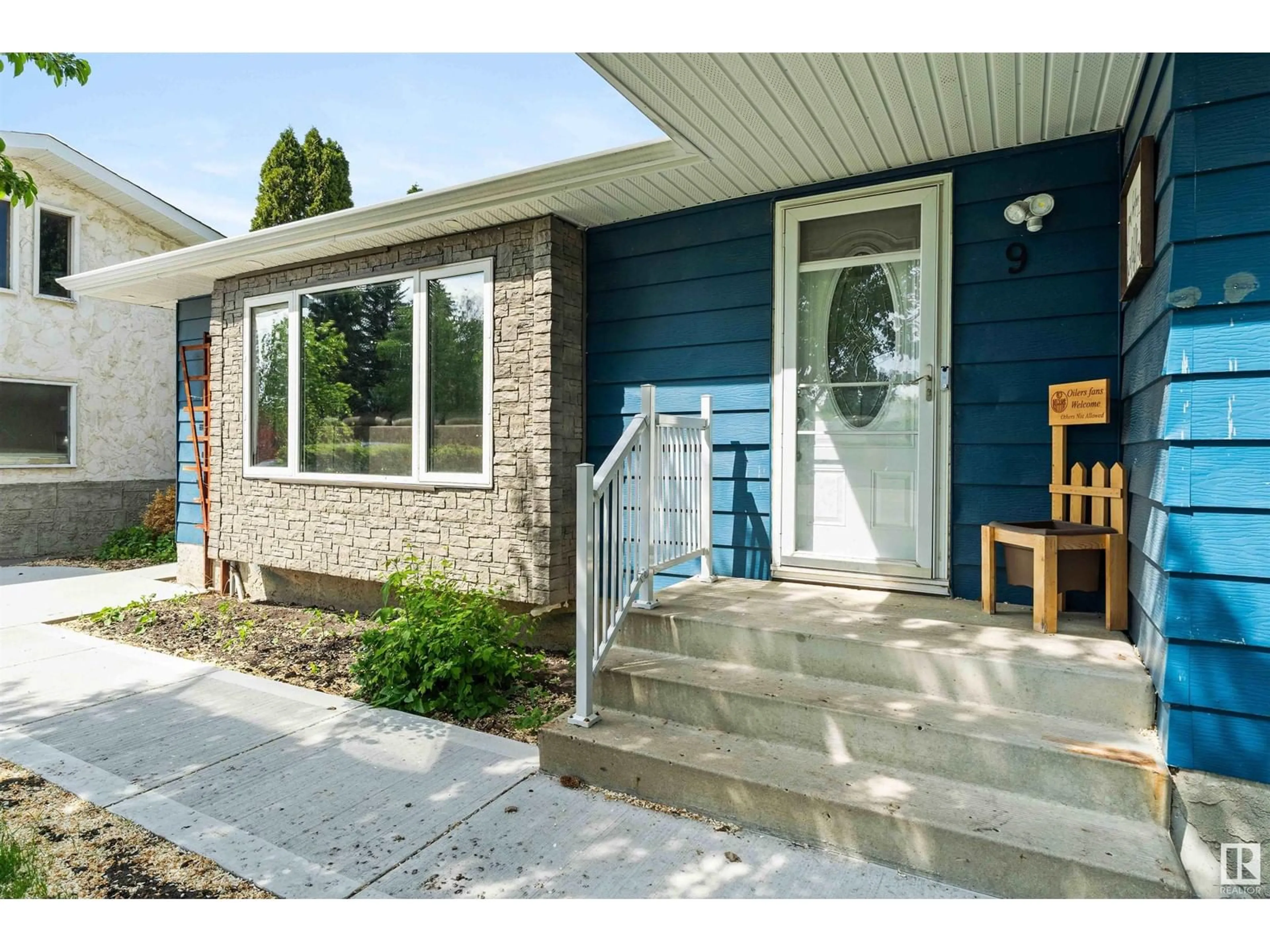 Home with vinyl exterior material, street for 9 BLAIRMORE PL, Spruce Grove Alberta T7X1H1
