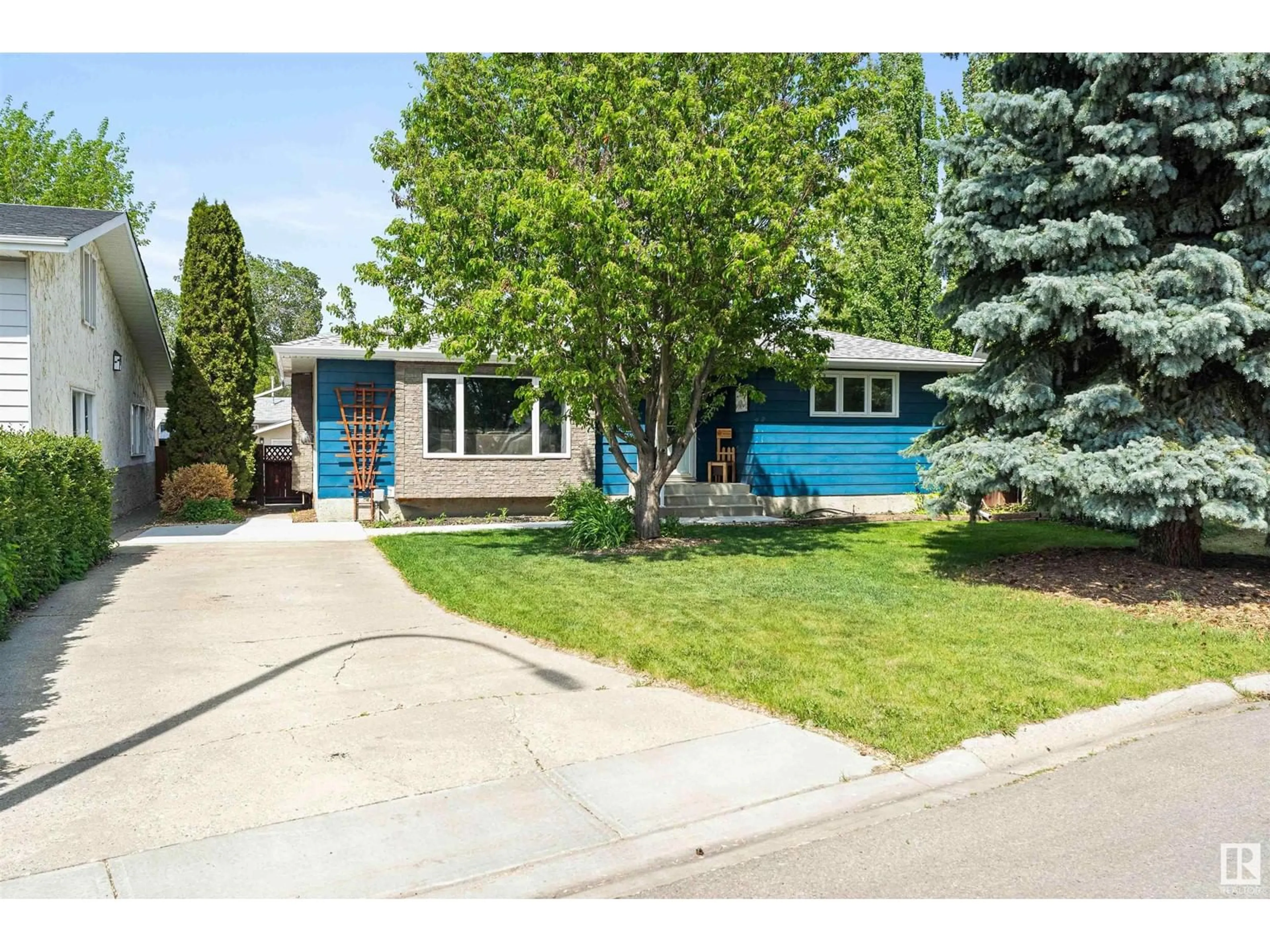 Home with vinyl exterior material, street for 9 BLAIRMORE PL, Spruce Grove Alberta T7X1H1