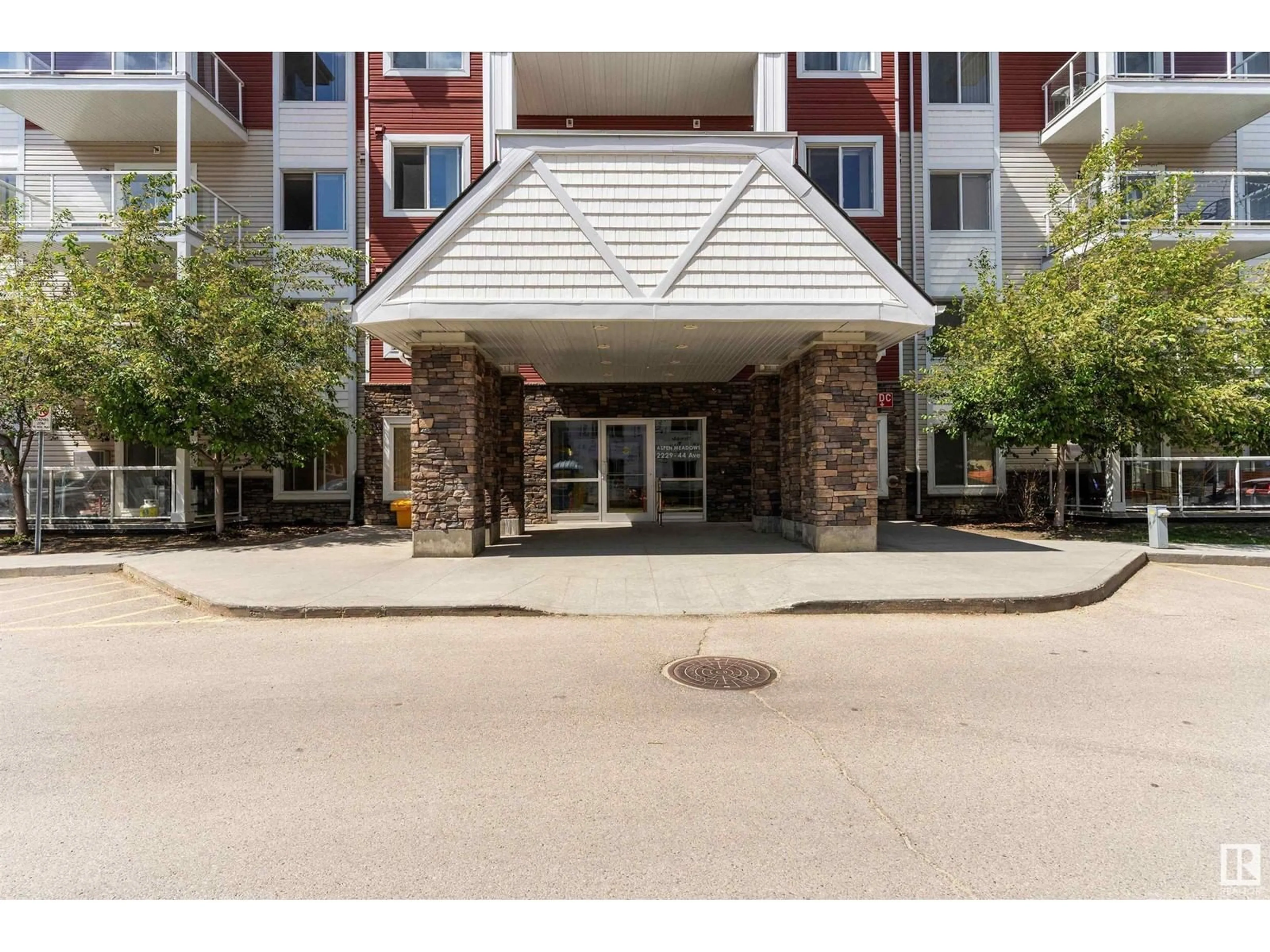 Indoor foyer for #403 - 2229 44 AV NW, Edmonton Alberta T5T0W6