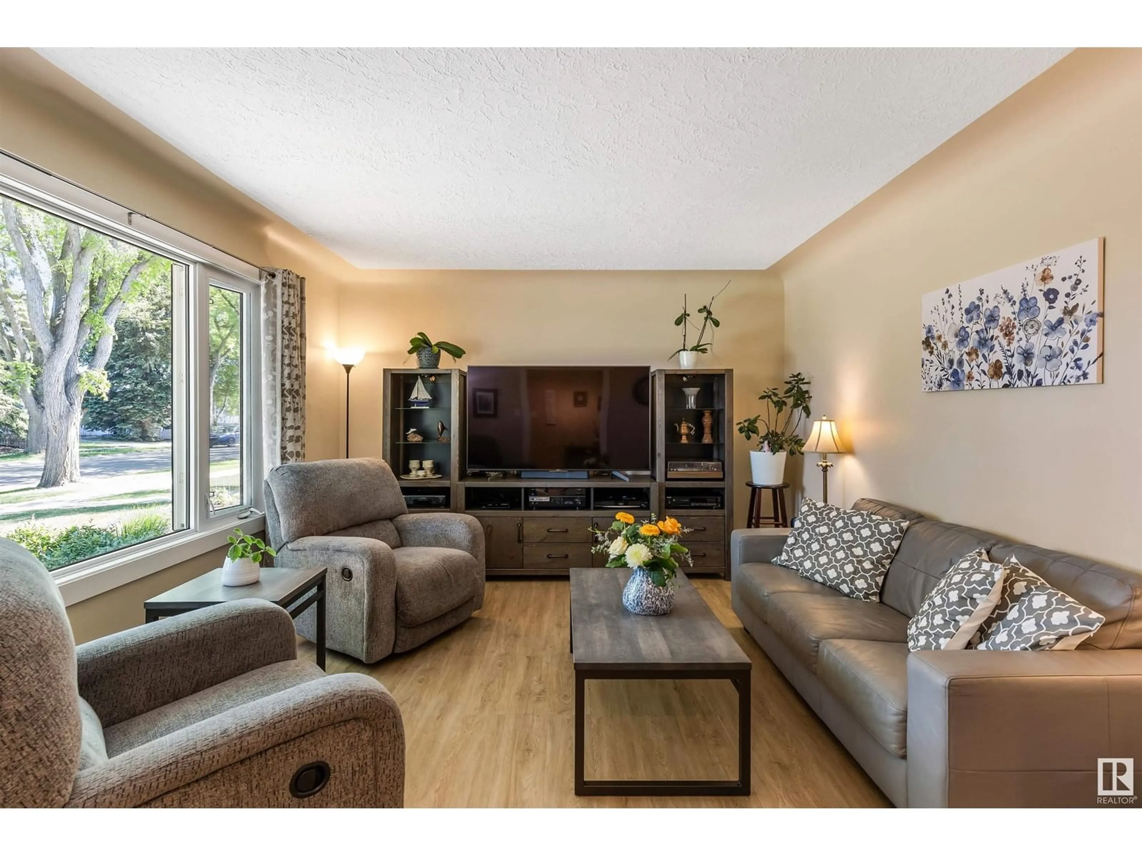 Living room with furniture, wood/laminate floor for NW - 9619 65 AV, Edmonton Alberta T6E0K4