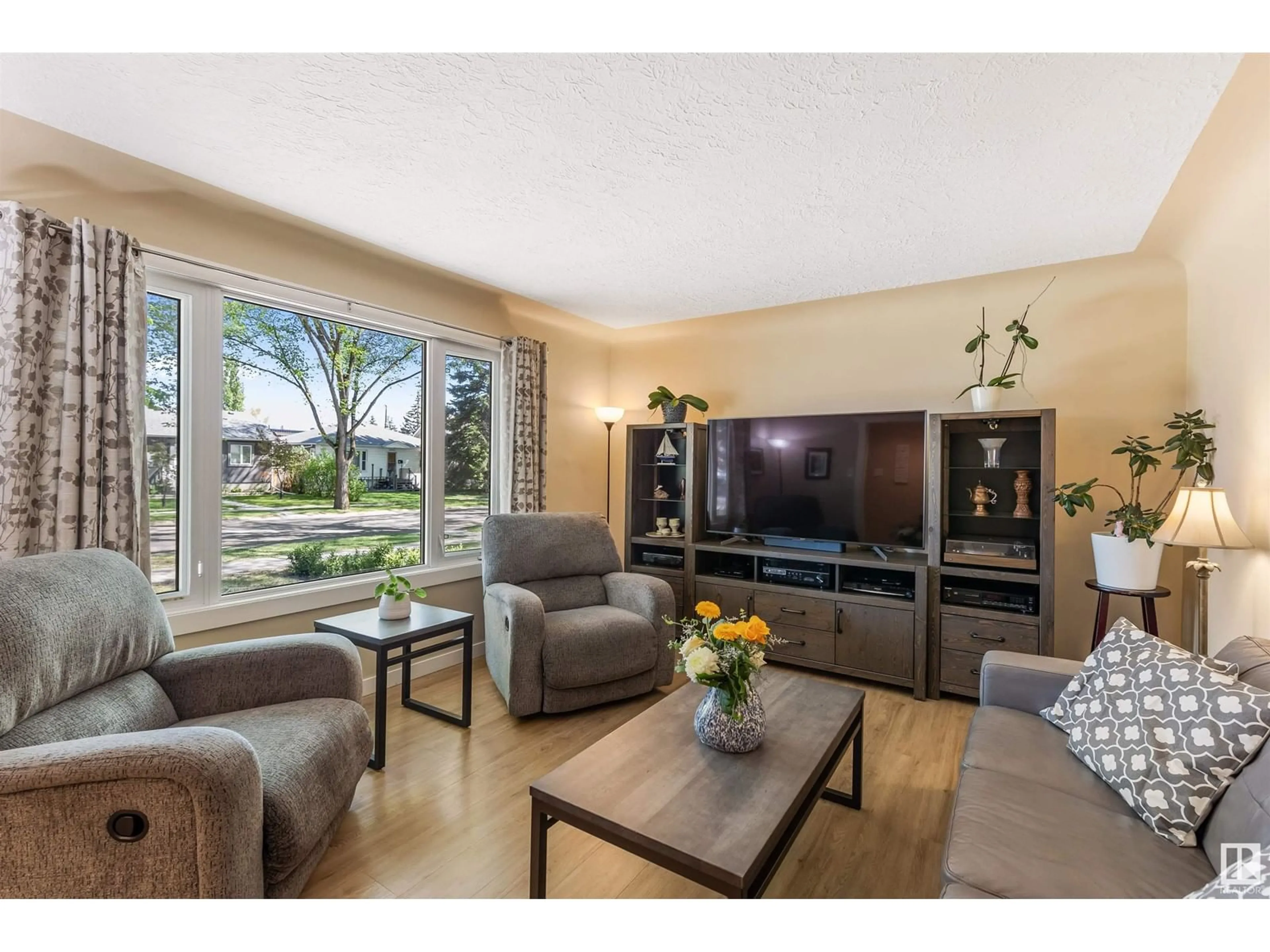 Living room with furniture, unknown for NW - 9619 65 AV, Edmonton Alberta T6E0K4