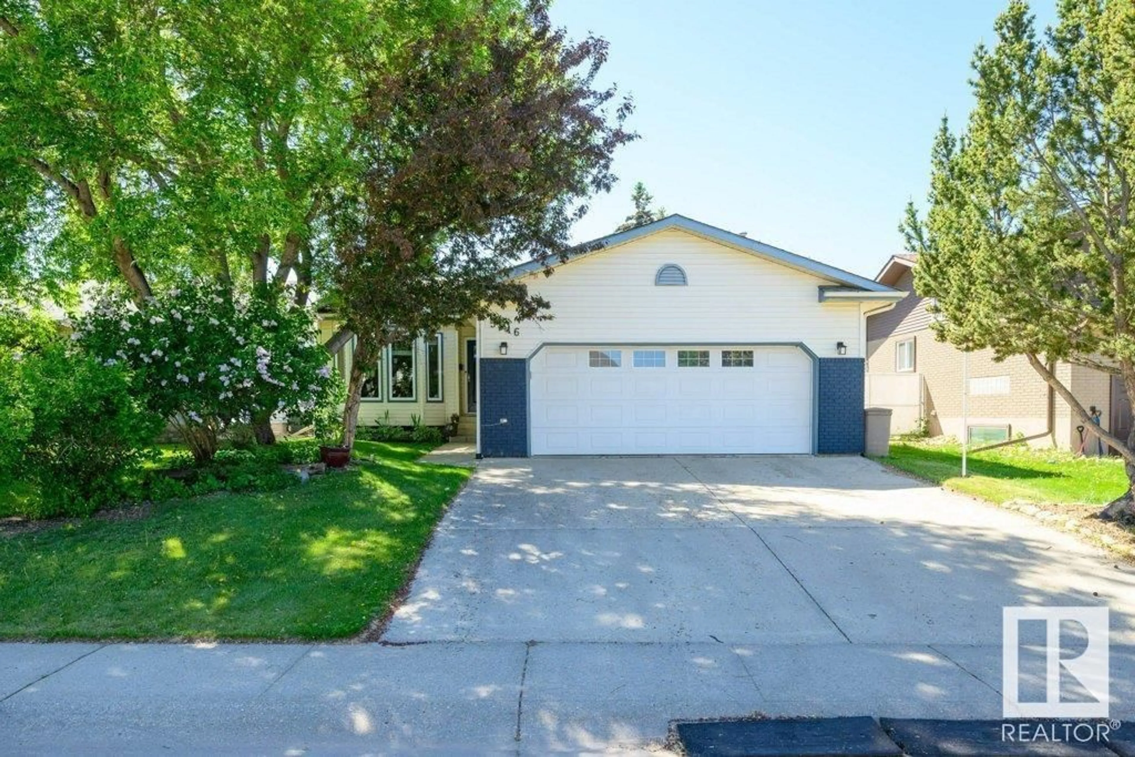 Home with vinyl exterior material, street for 5416 46 ST, Stony Plain Alberta T7Z1E5