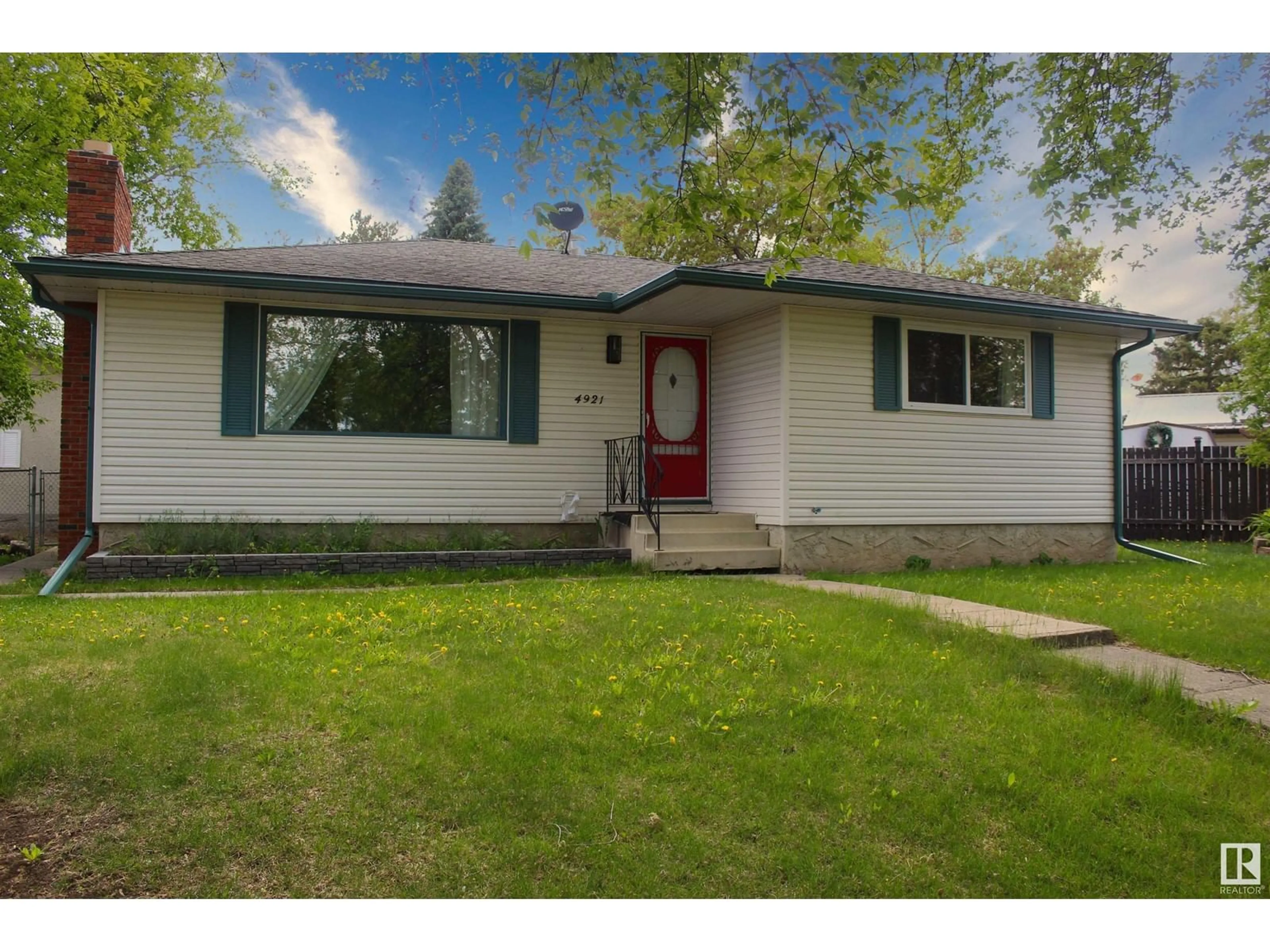 Home with vinyl exterior material, street for 4921 47 AVE, Legal Alberta T0G1L0