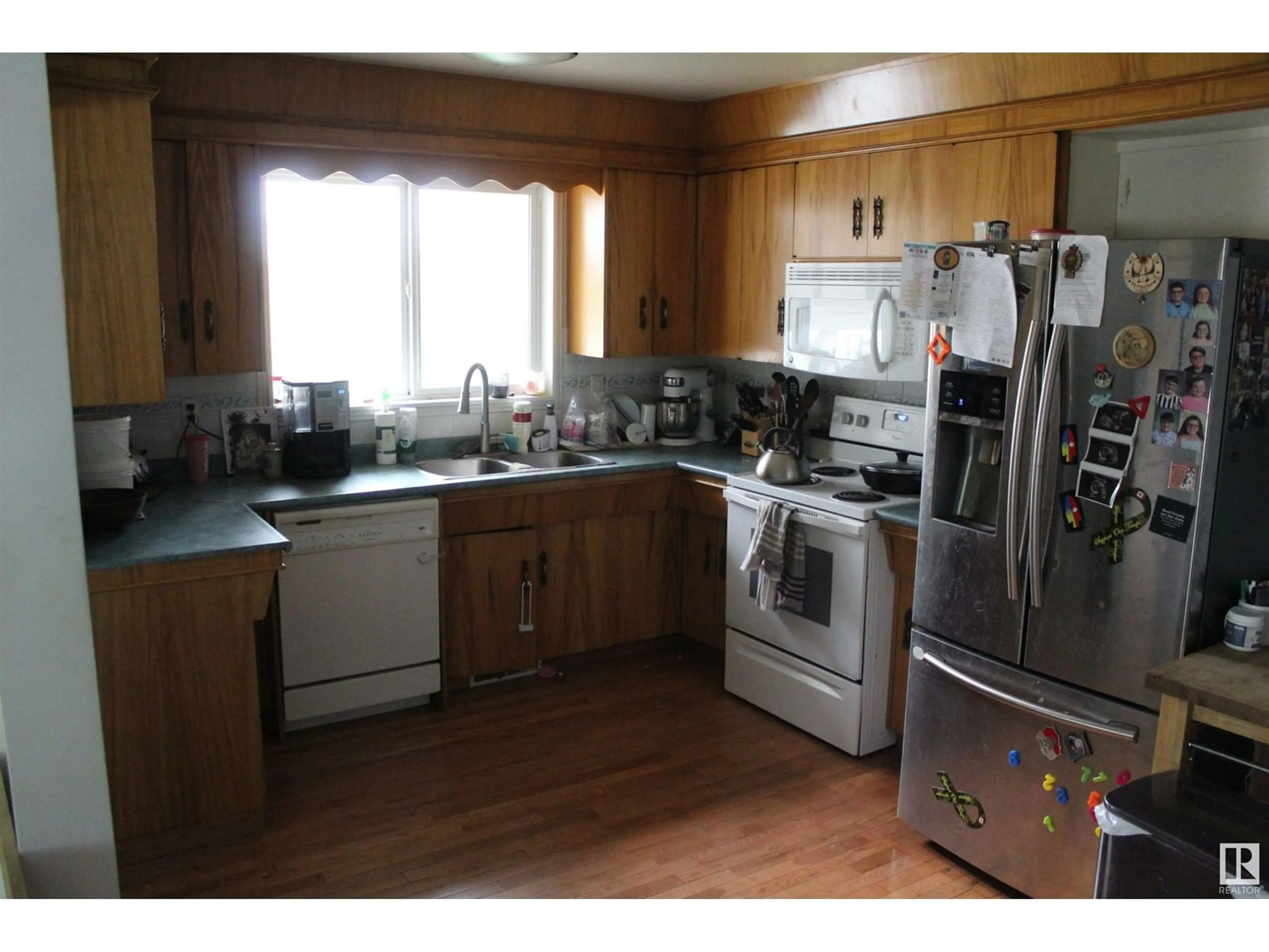 Standard kitchen, wood/laminate floor for 4921 47 AVE, Legal Alberta T0G1L0