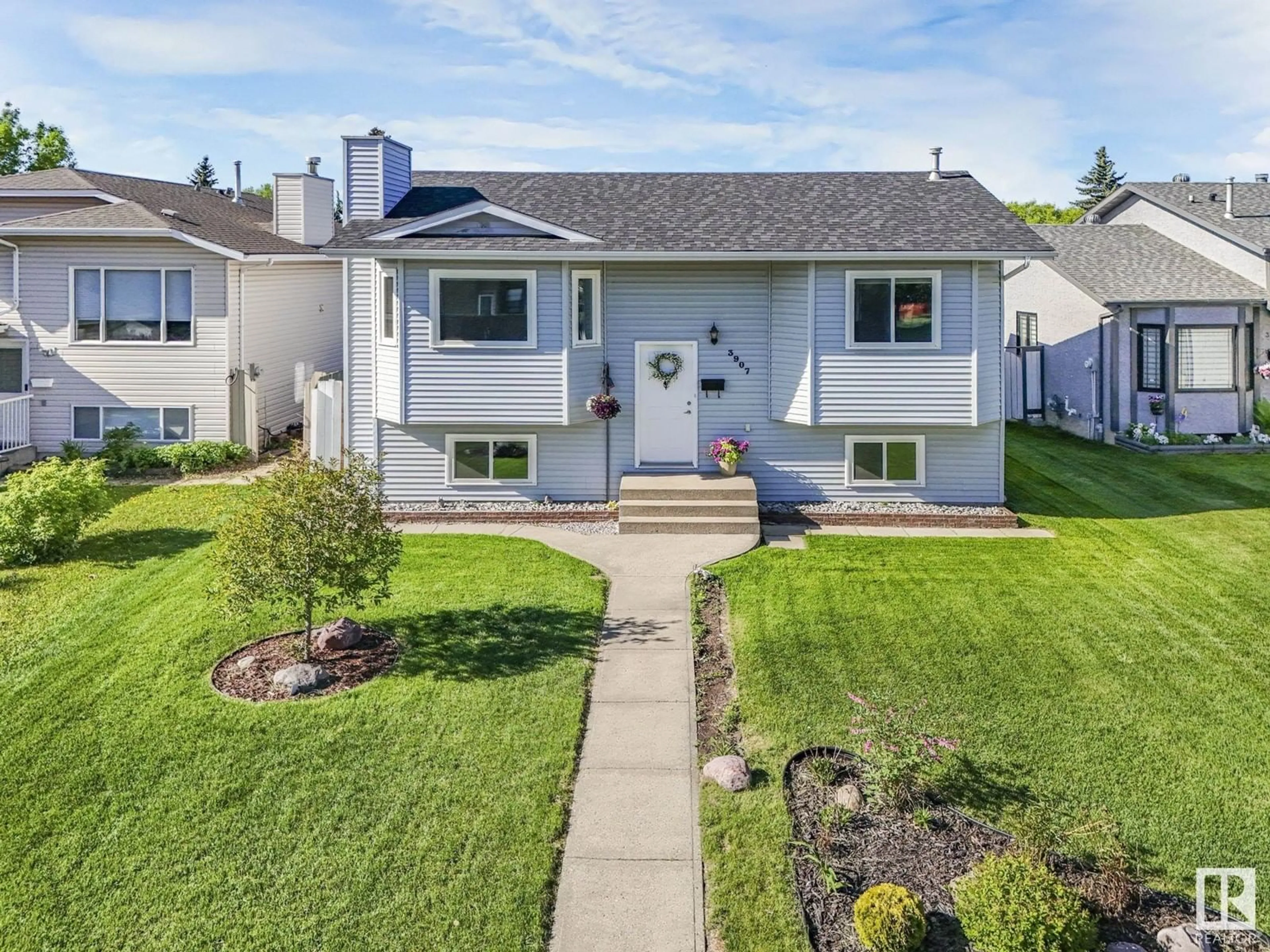 Home with vinyl exterior material, street for 3907 20 AV, Edmonton Alberta T6L5G3