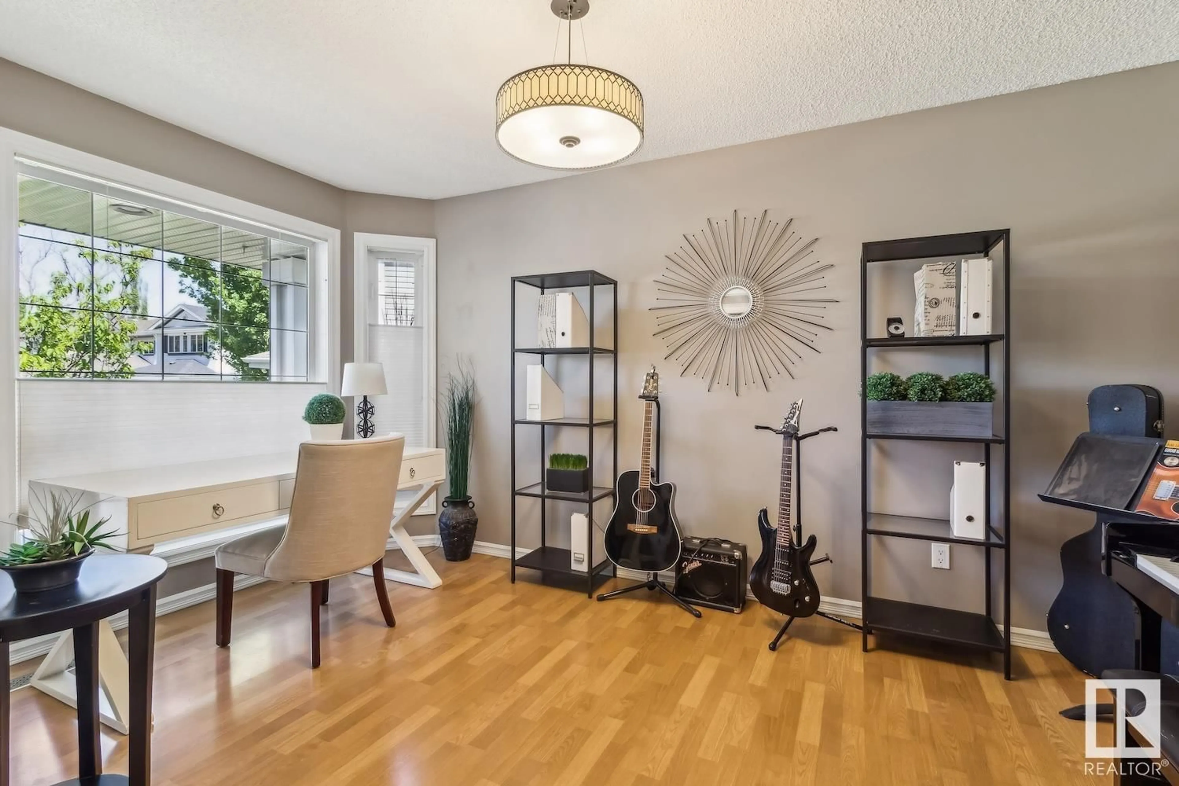 Indoor entryway for 11707 13 AV, Edmonton Alberta T6J7G1