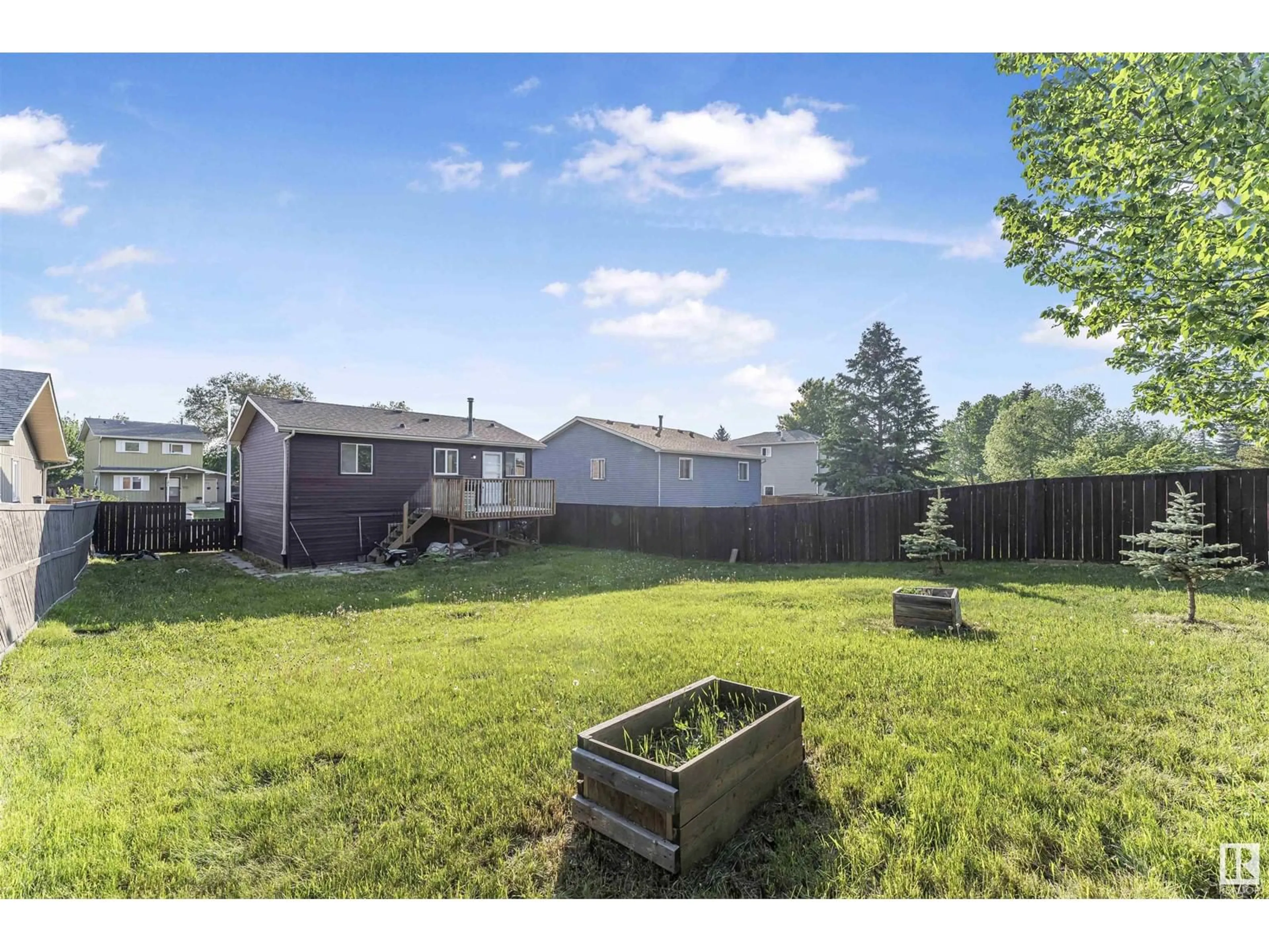 A pic from outside/outdoor area/front of a property/back of a property/a pic from drone, unknown for 4912 36 AV, Edmonton Alberta T6L3S5