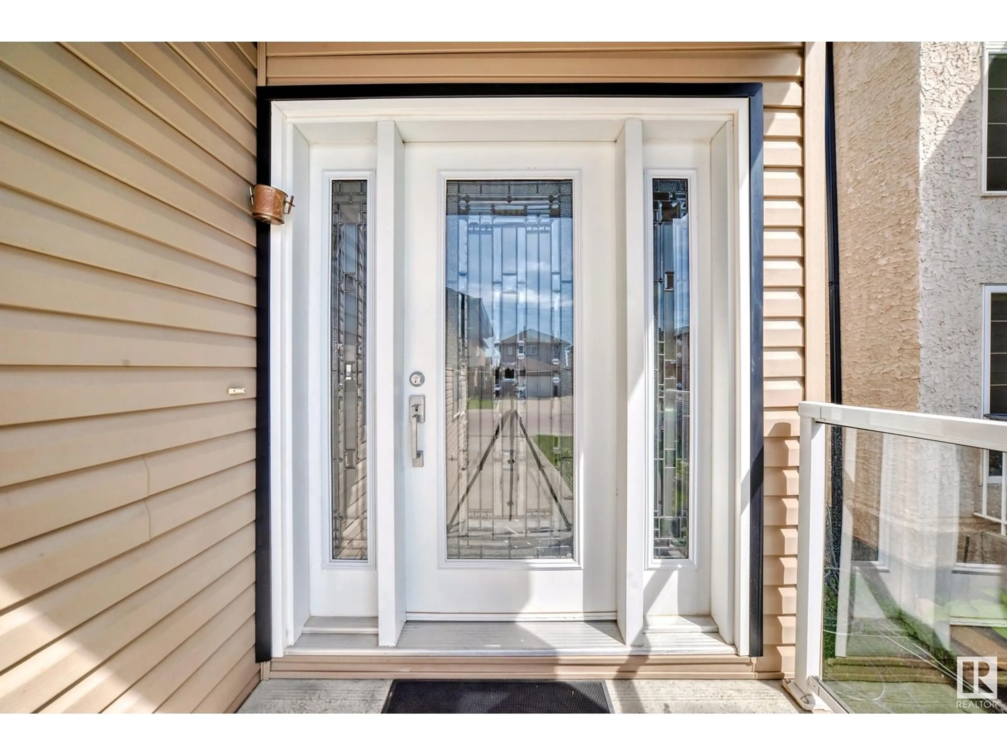 Indoor entryway for 5308 164 AV, Edmonton Alberta T5Y0H4