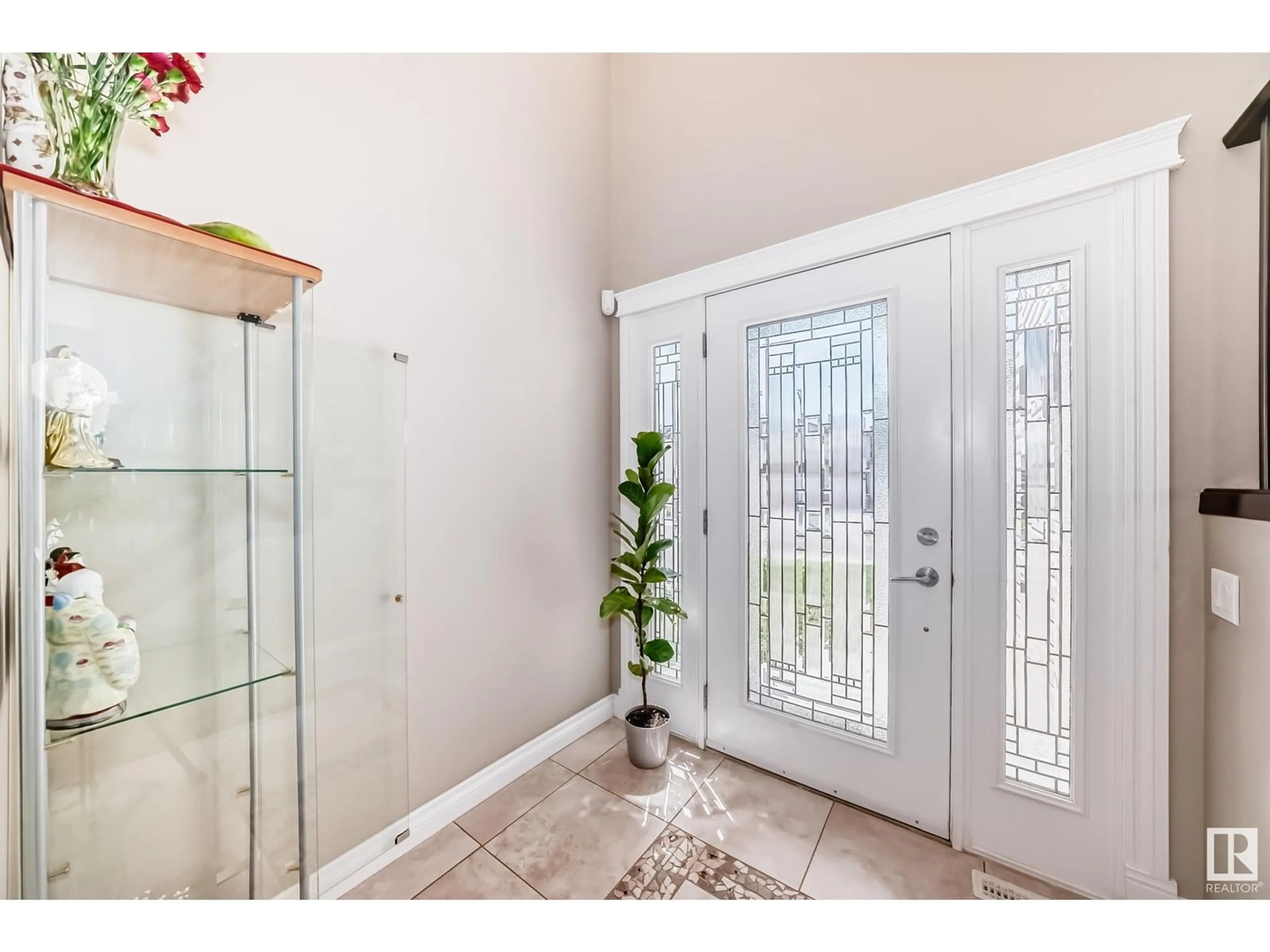 Indoor entryway for 5308 164 AV, Edmonton Alberta T5Y0H4