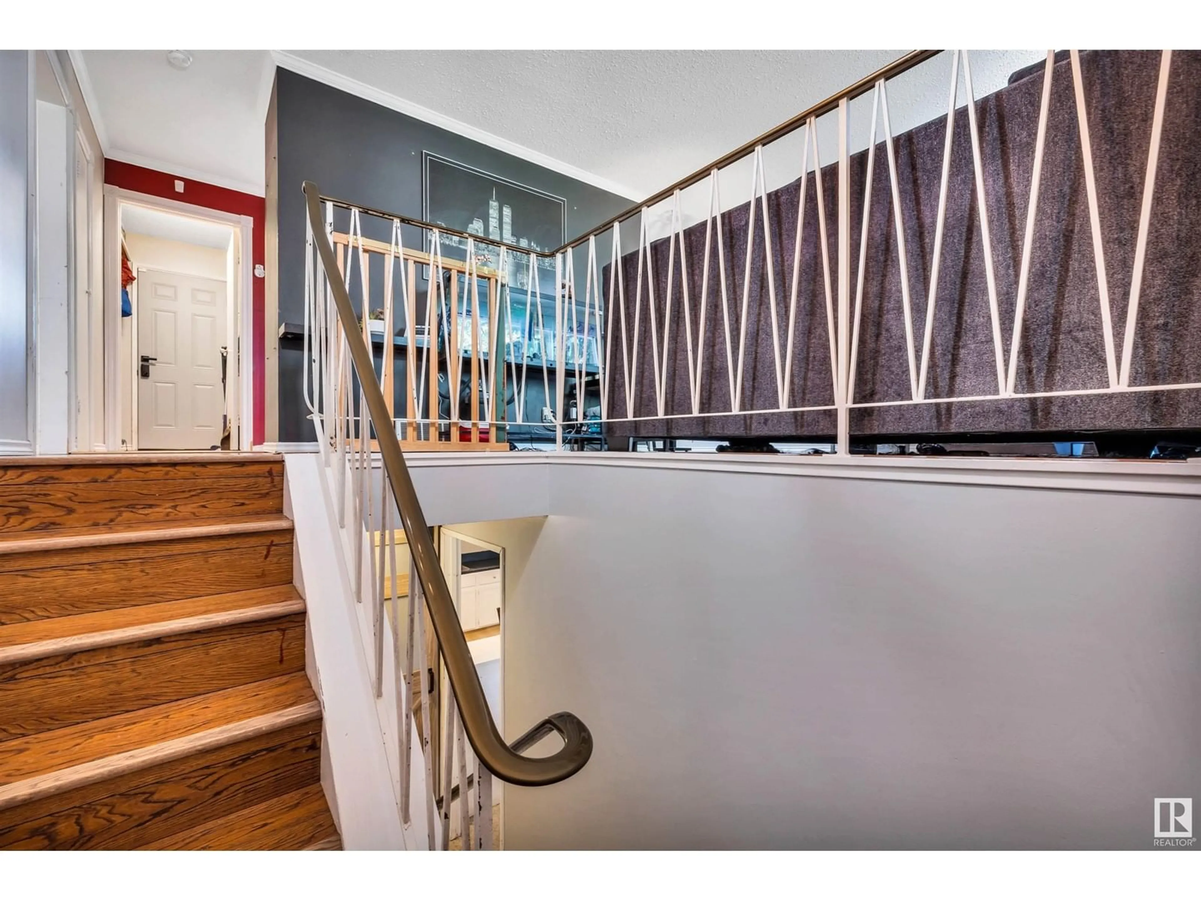 Indoor foyer for 33 AMHERST CR, St. Albert Alberta T8N2P7