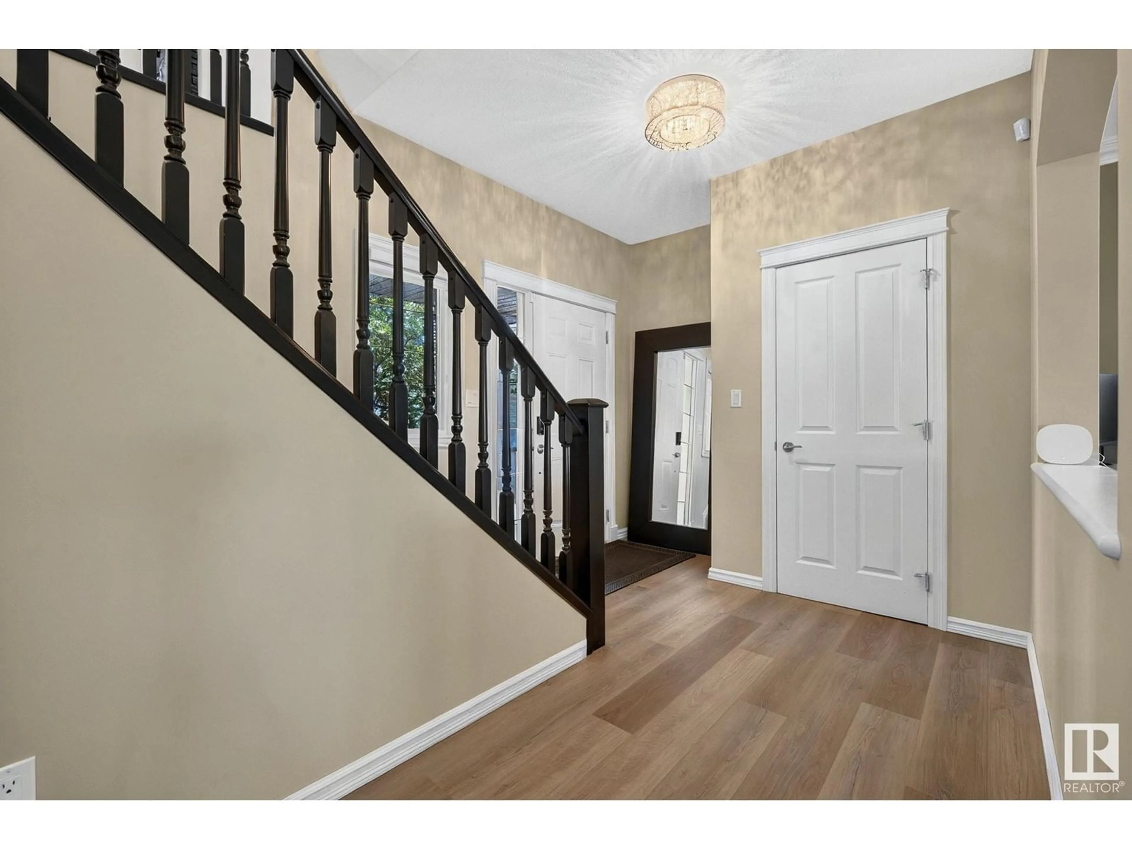 Indoor entryway for SW - 8532 16A AV, Edmonton Alberta T6X0H9