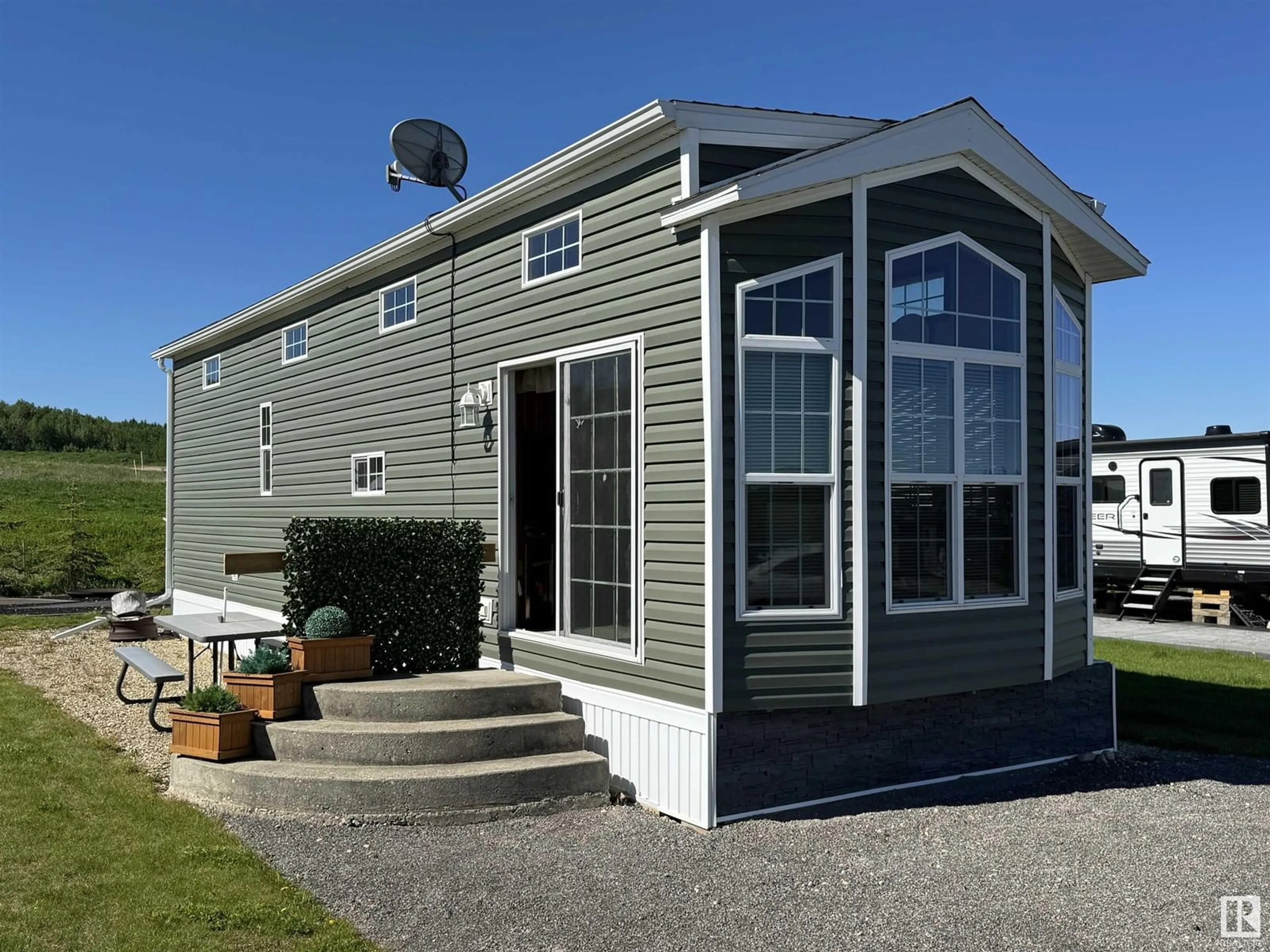Home with vinyl exterior material, street for 53126 - 550 RR 70, Rural Parkland County Alberta T0E0S0