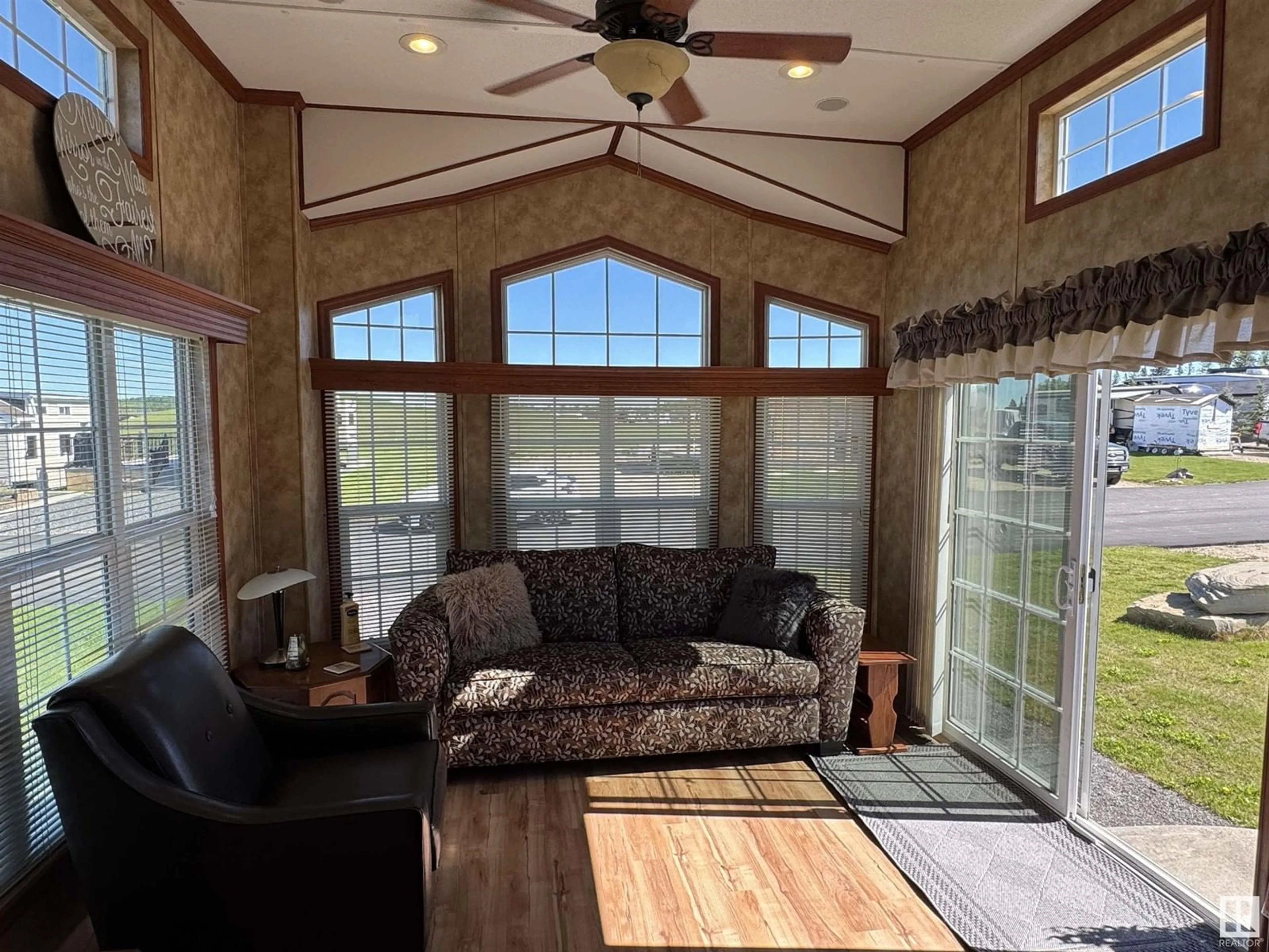 Living room with furniture, wood/laminate floor for 53126 - 550 RR 70, Rural Parkland County Alberta T0E0S0