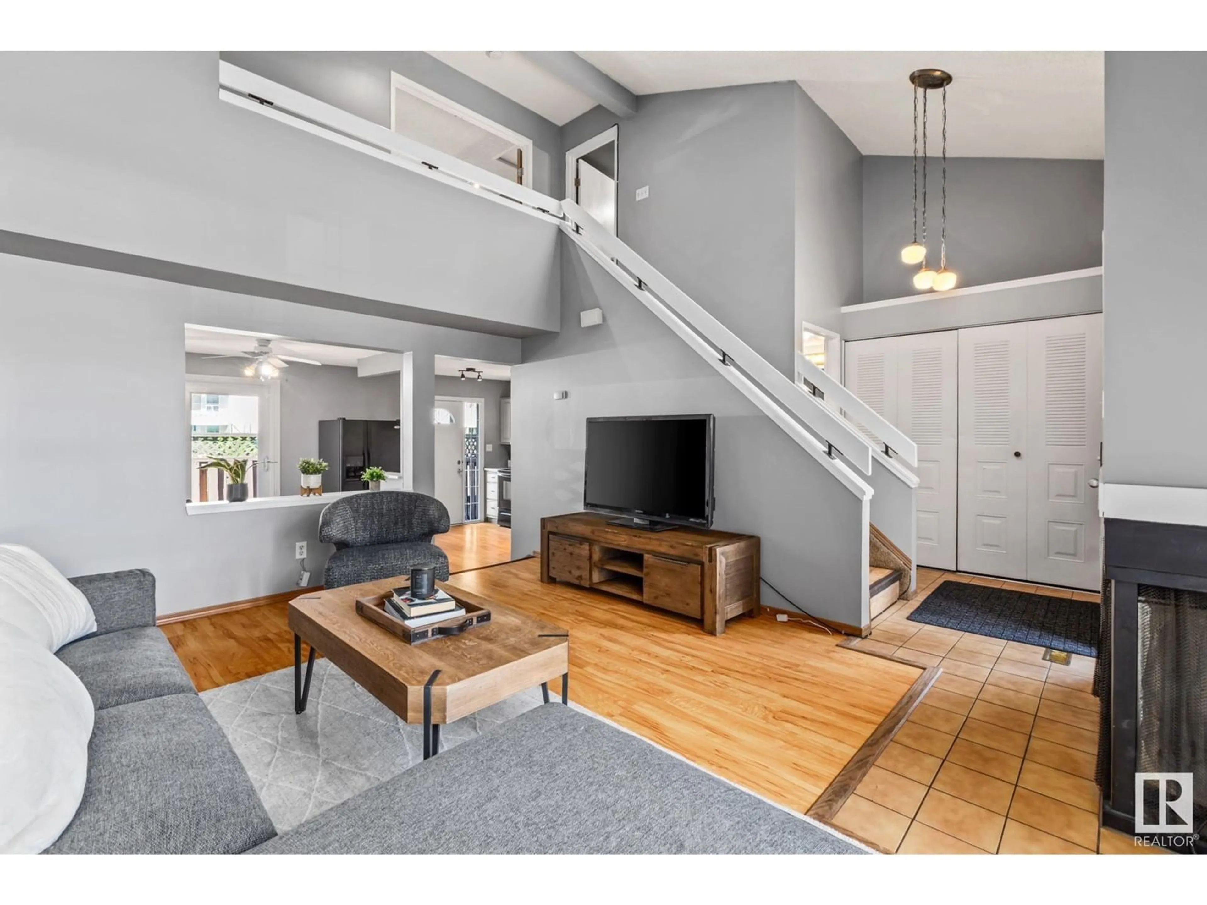 Indoor entryway for 595 MILLBOURNE RD E NW, Edmonton Alberta T6K3N3