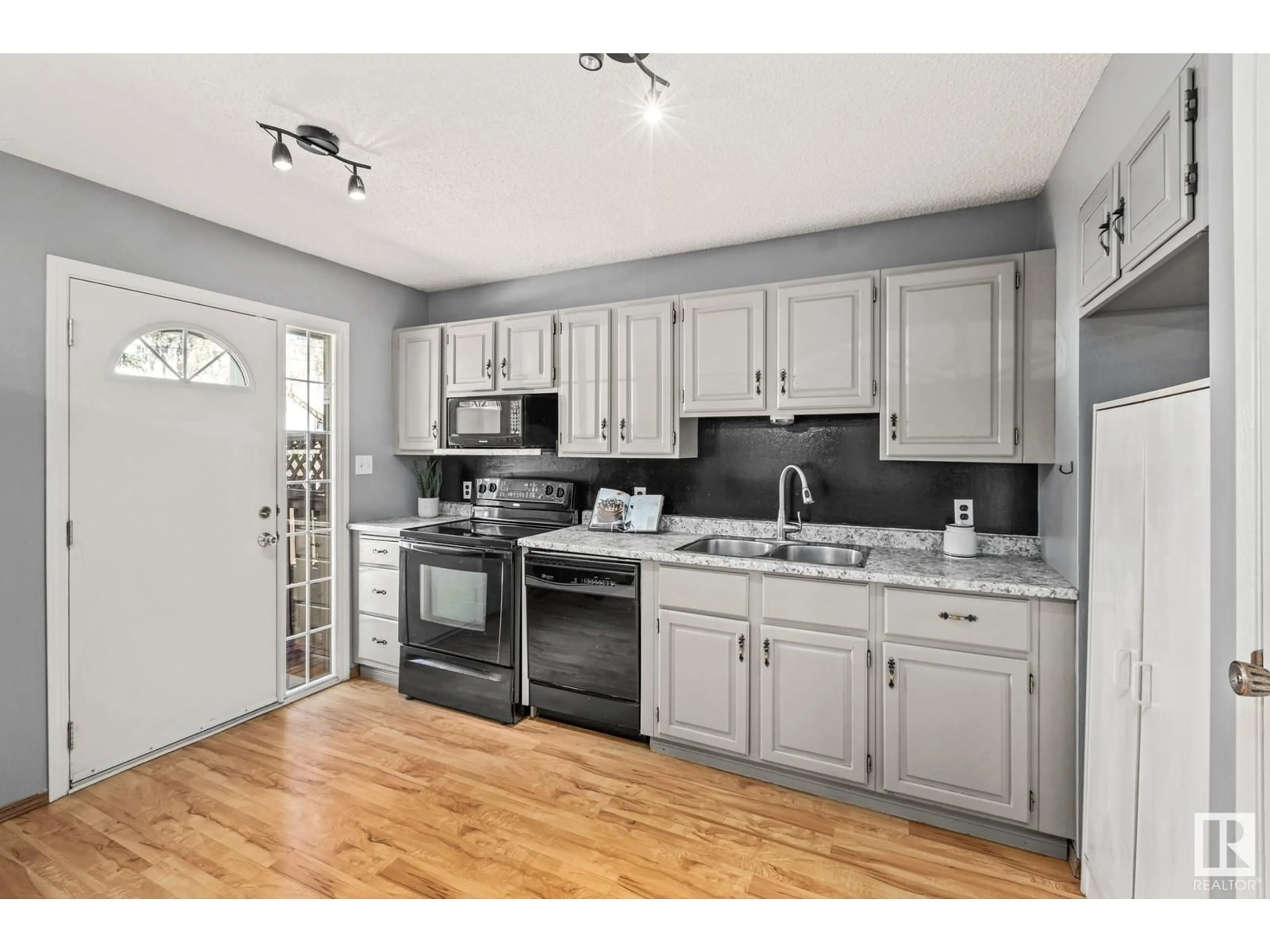Unknown for 595 MILLBOURNE RD E NW, Edmonton Alberta T6K3N3