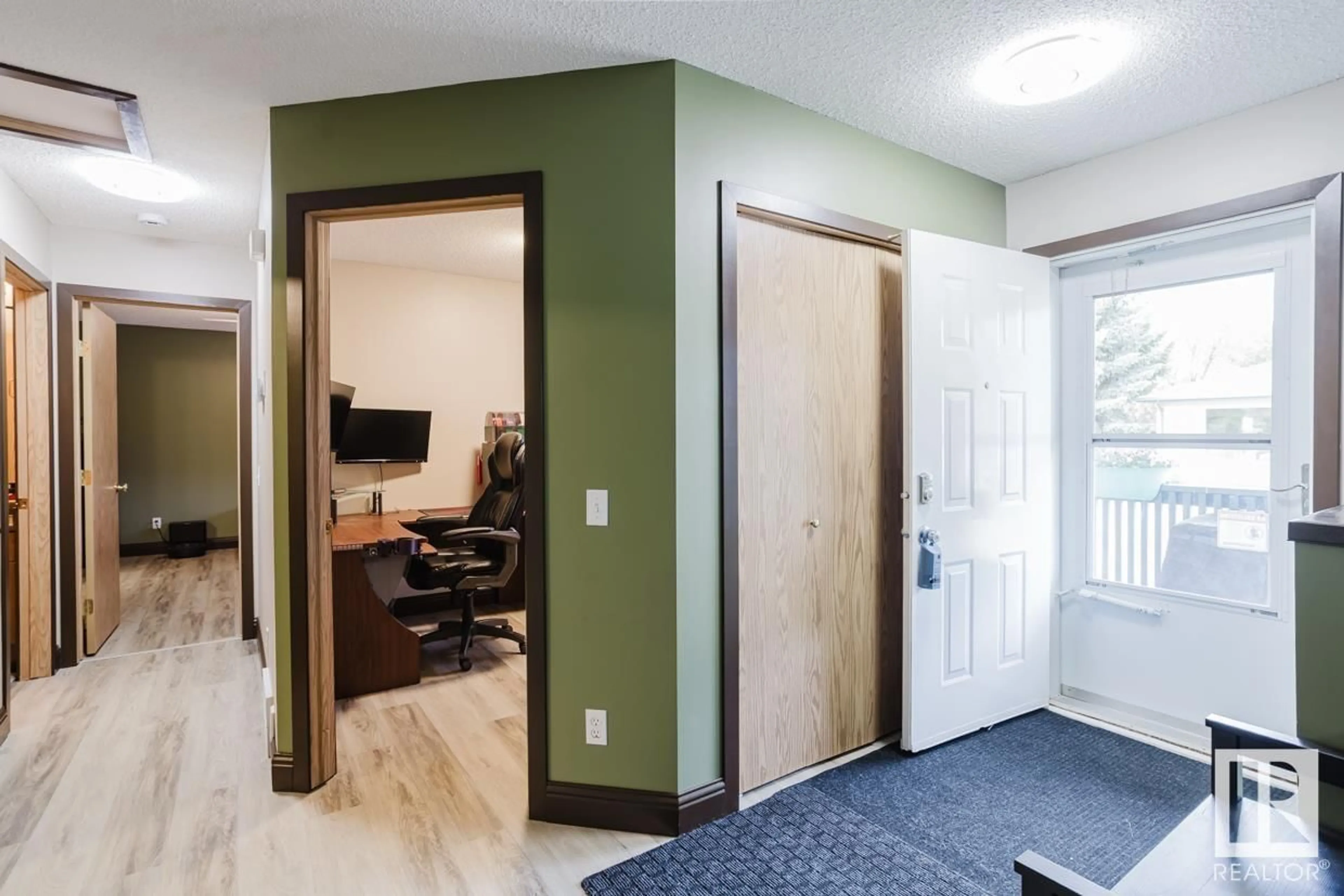 Indoor entryway for #34 - 10909 106 ST NW, Edmonton Alberta T5H4M7