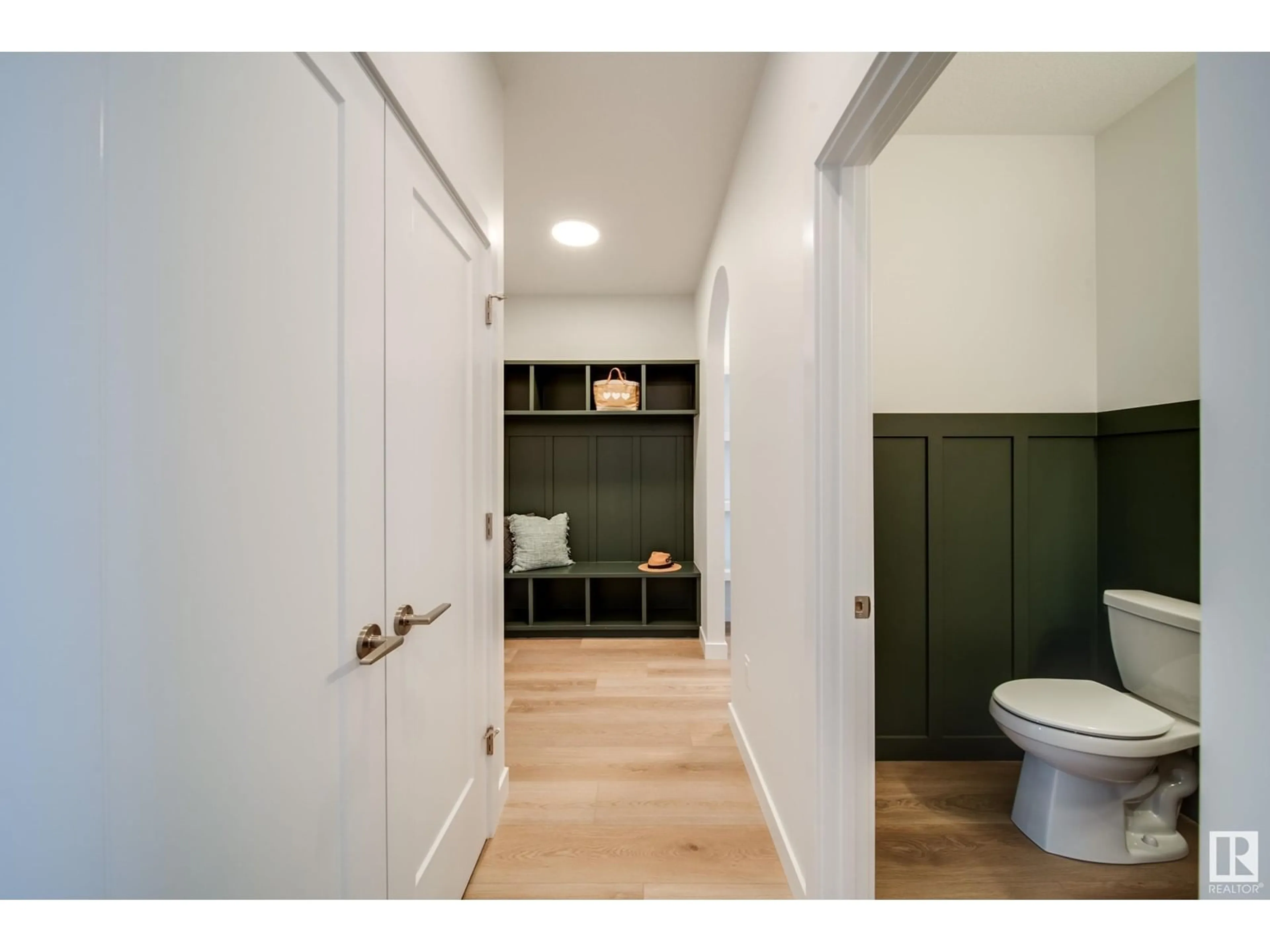 Indoor entryway for 1 CLOUTIER CL, St. Albert Alberta T8T2C9