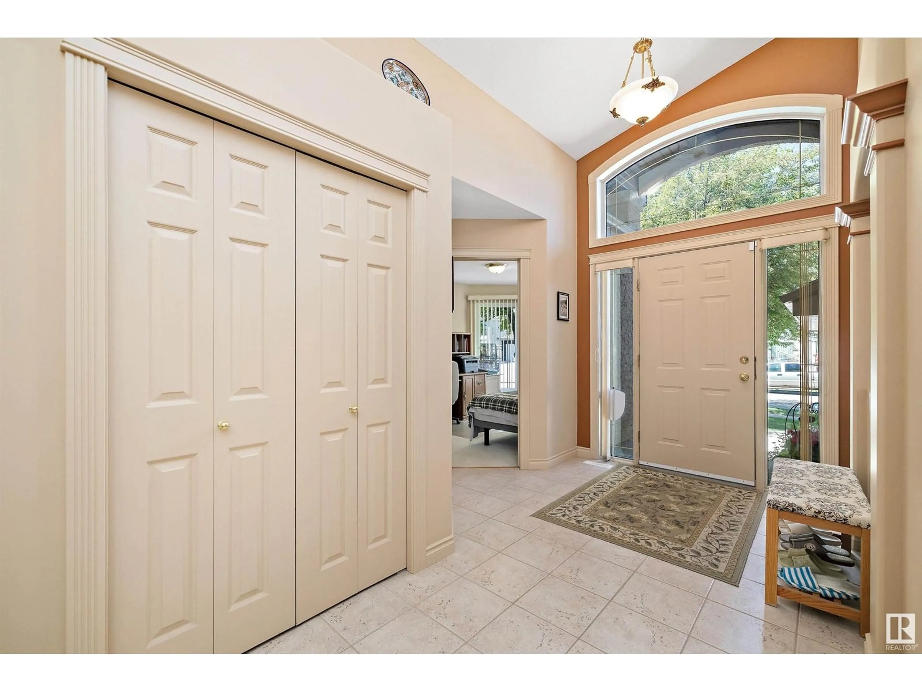 Indoor entryway for 283 DARLINGTON CR, Edmonton Alberta T6M2R9