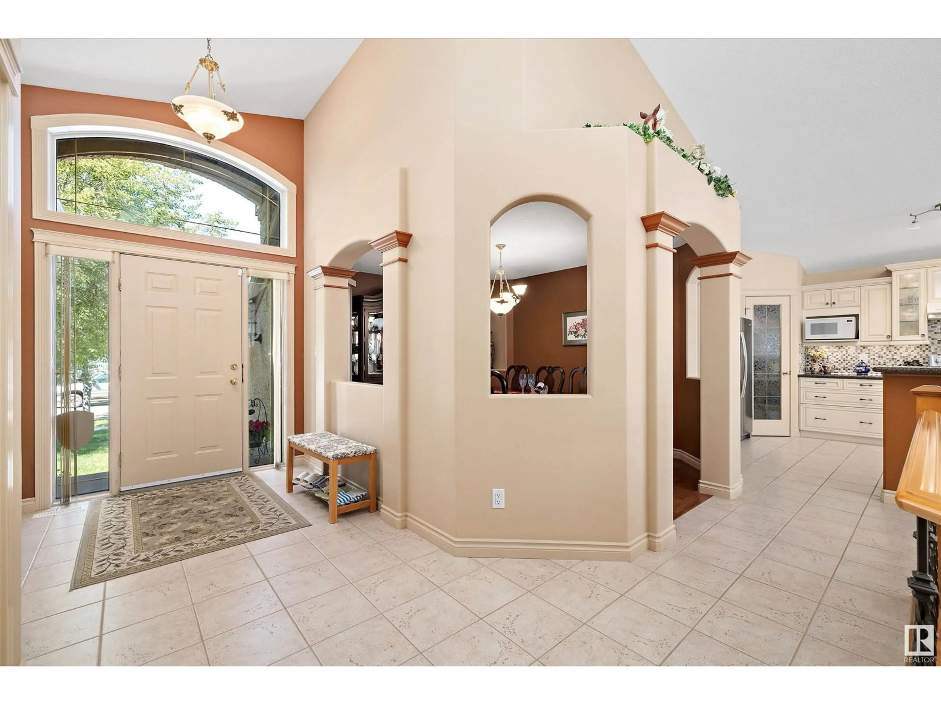 Indoor entryway for 283 DARLINGTON CR, Edmonton Alberta T6M2R9