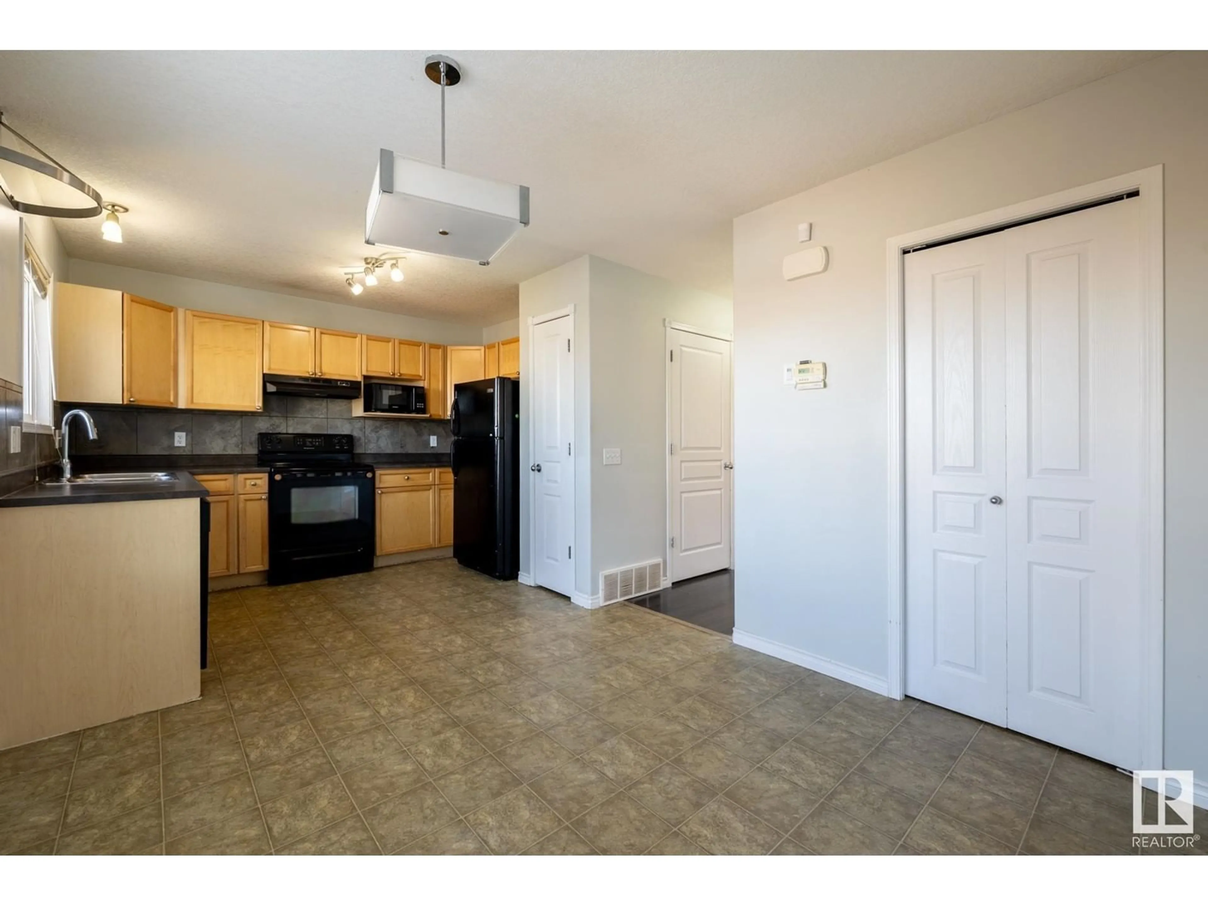 Standard kitchen, unknown for 157 BRIDGEPORT BV, Leduc Alberta T9E0H8
