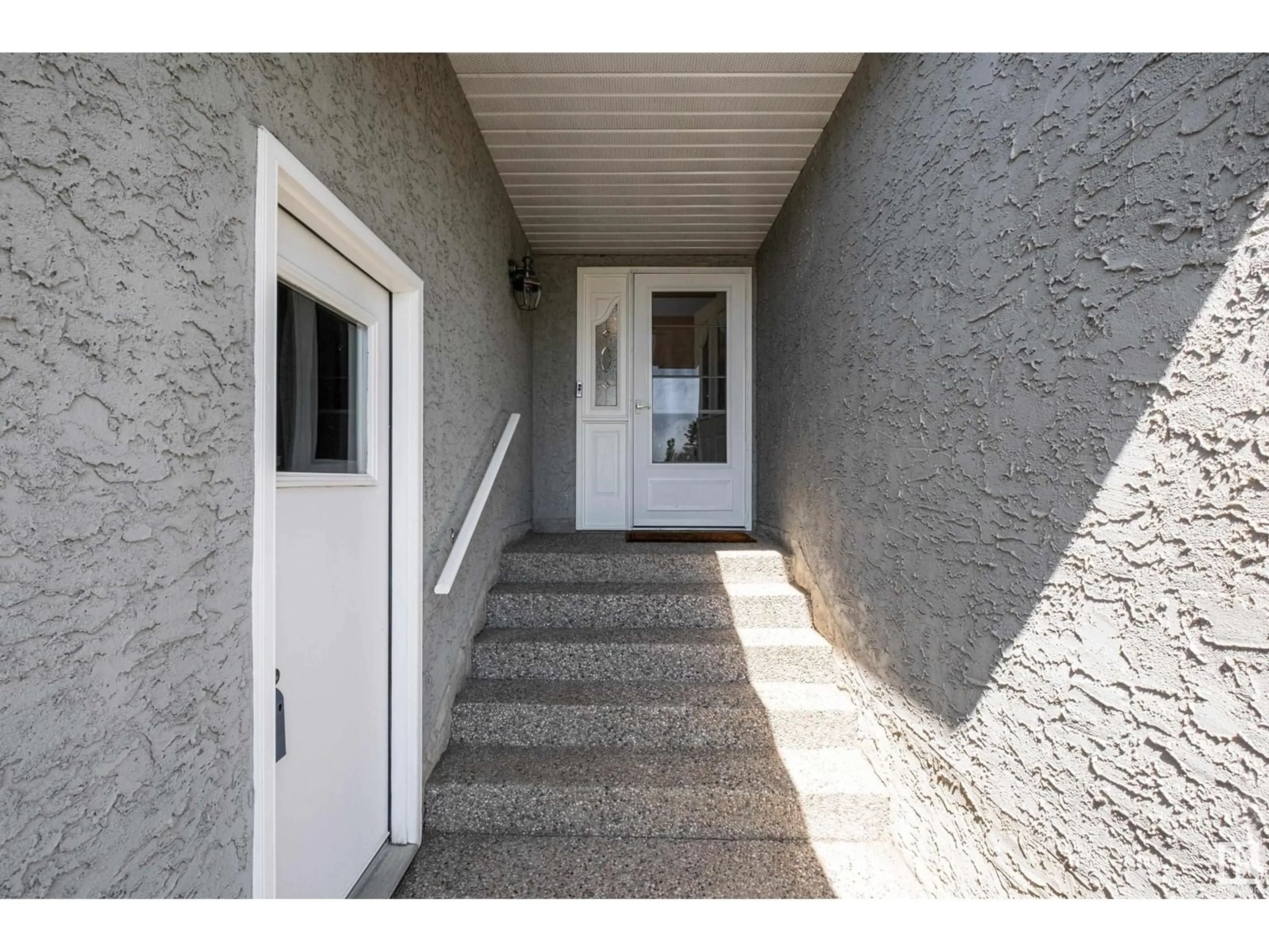Indoor entryway for 38 FAIRWAY DR, Spruce Grove Alberta T7X2K3