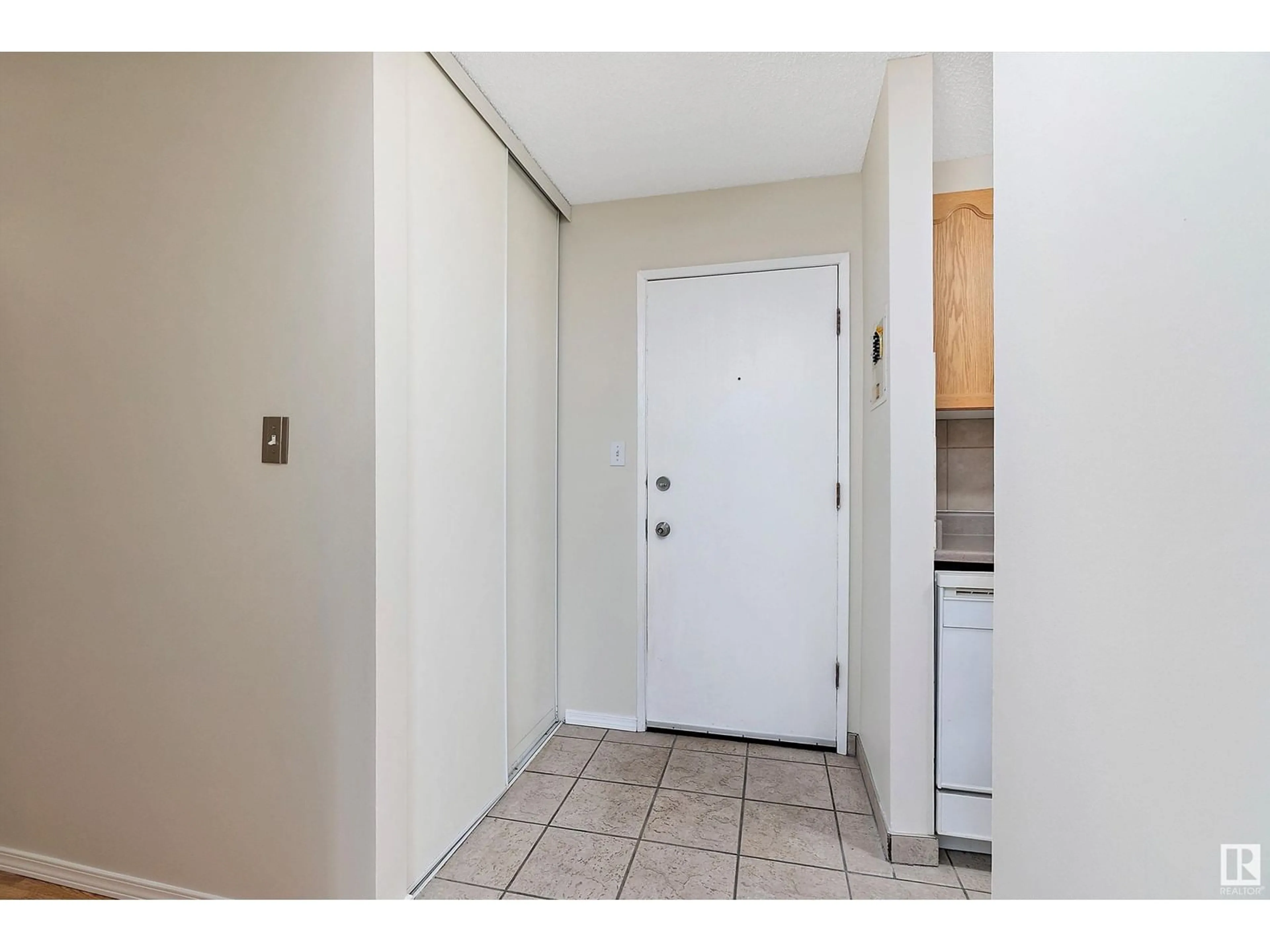 Indoor entryway for #107 - 2545 116 ST, Edmonton Alberta T6J3Z7