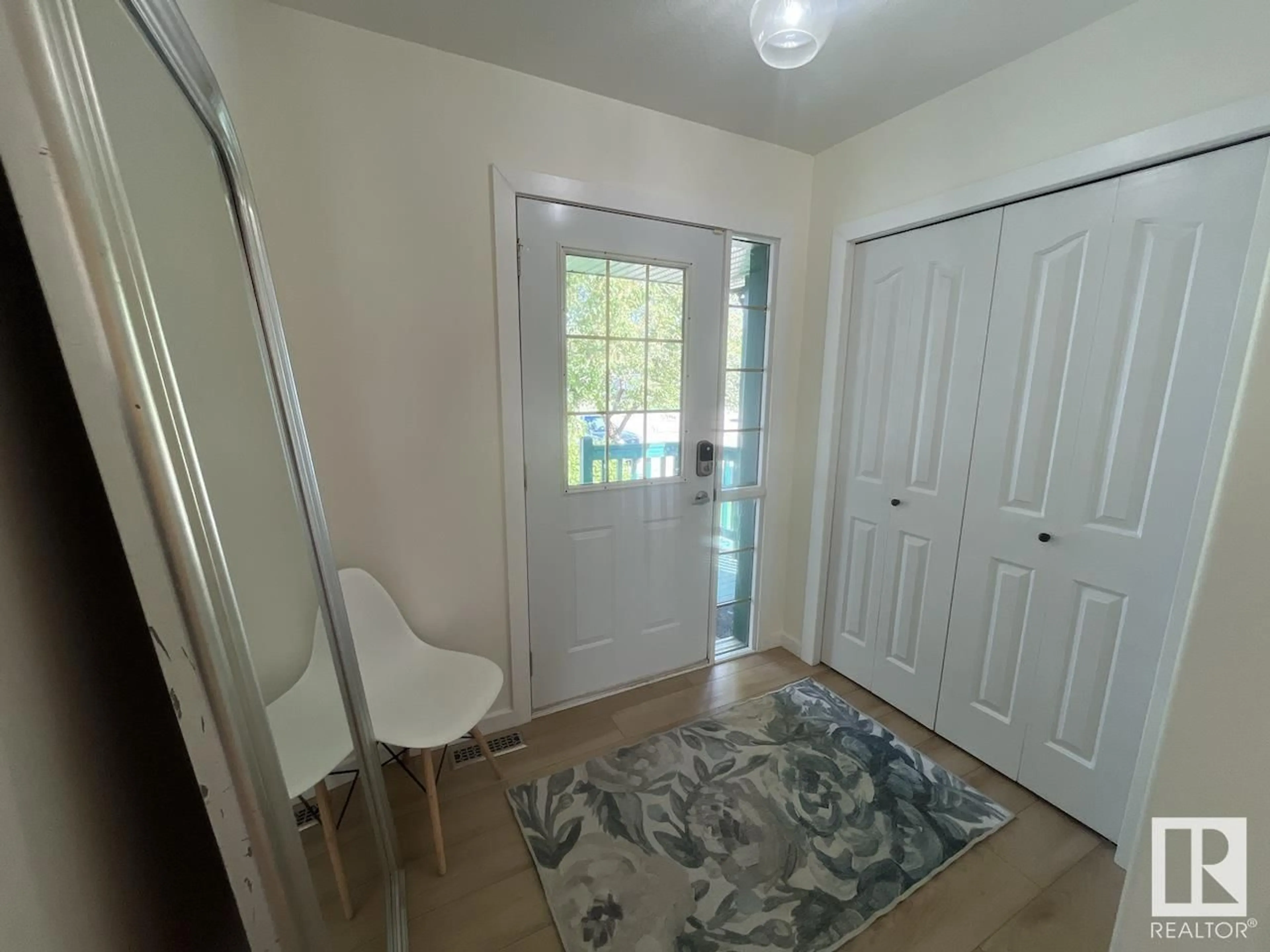 Indoor entryway for 26 DARTMOUTH CR, St. Albert Alberta T8N6V8