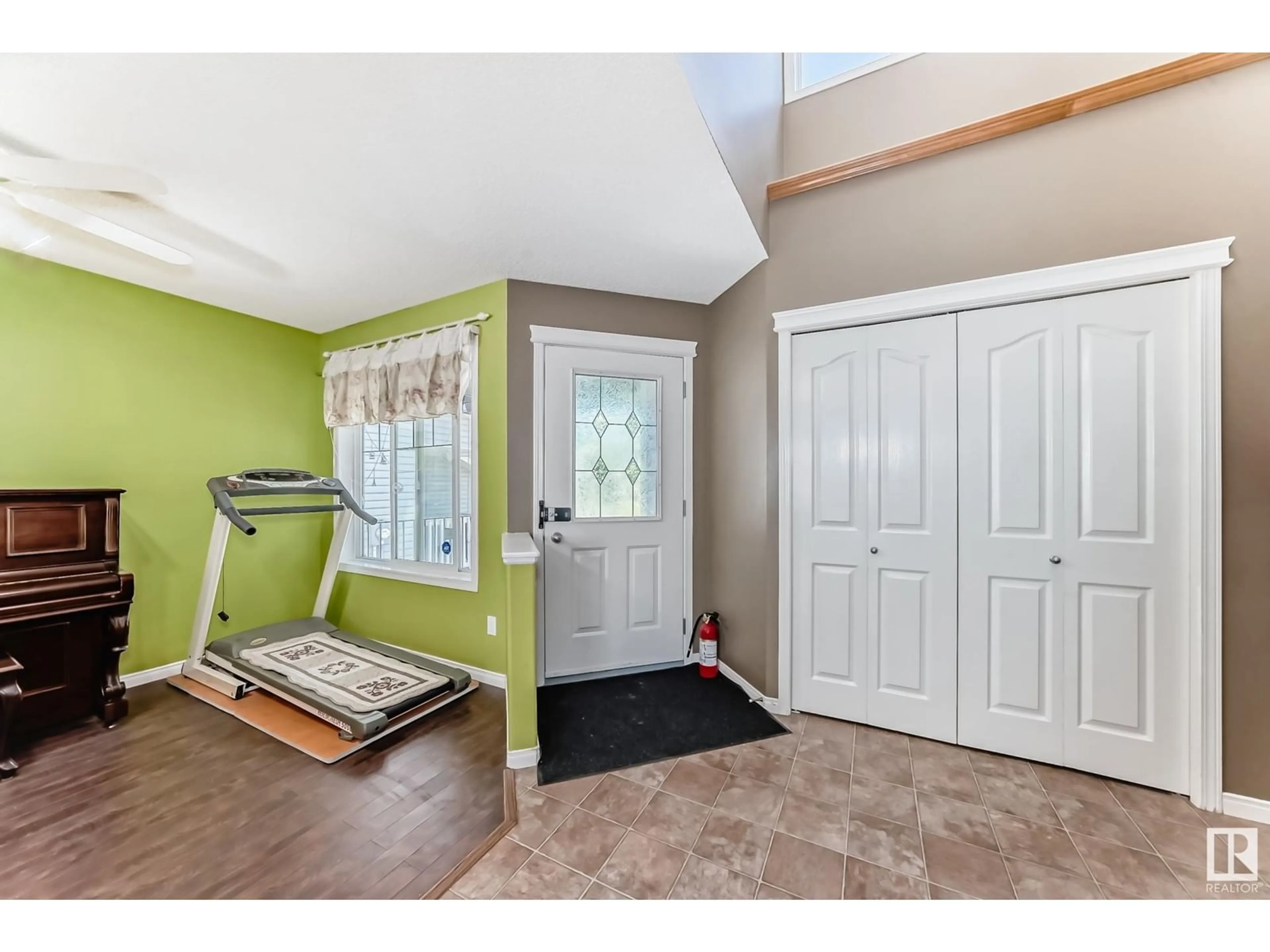 Indoor entryway for NW NW - 490 HUNTER GR, Edmonton Alberta T6R3C3
