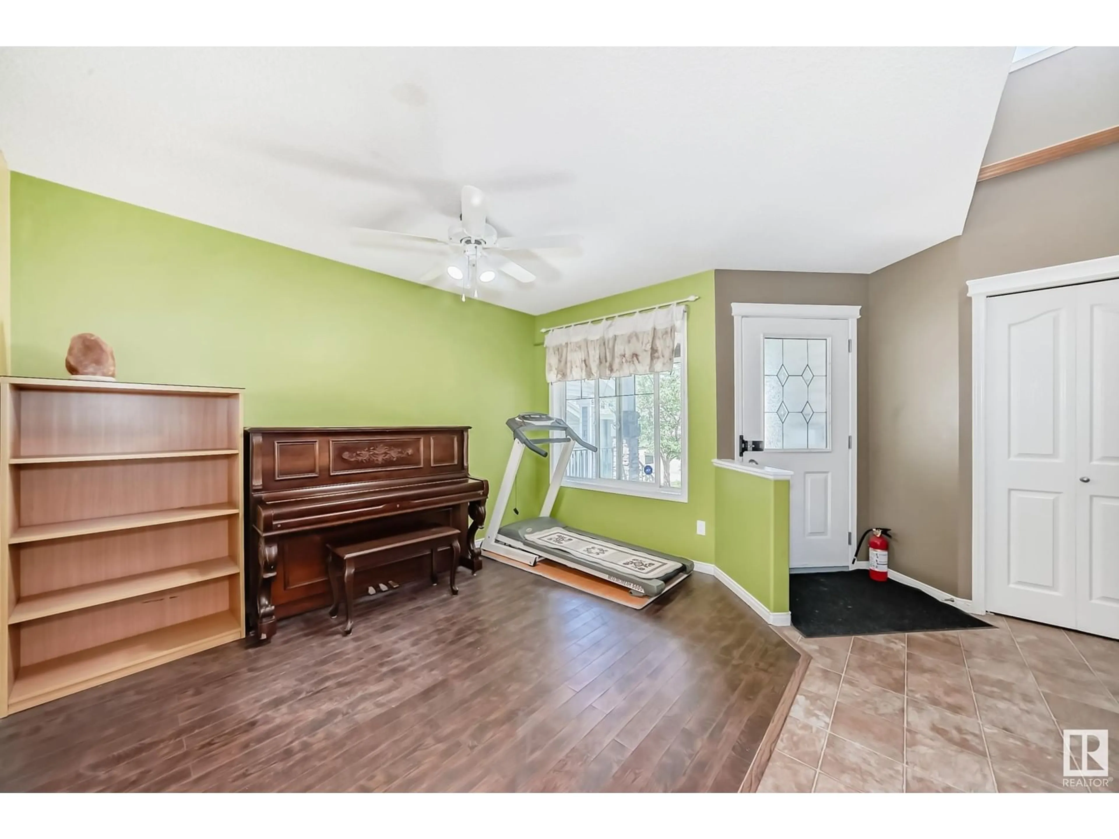 A pic of a room for NW NW - 490 HUNTER GR, Edmonton Alberta T6R3C3