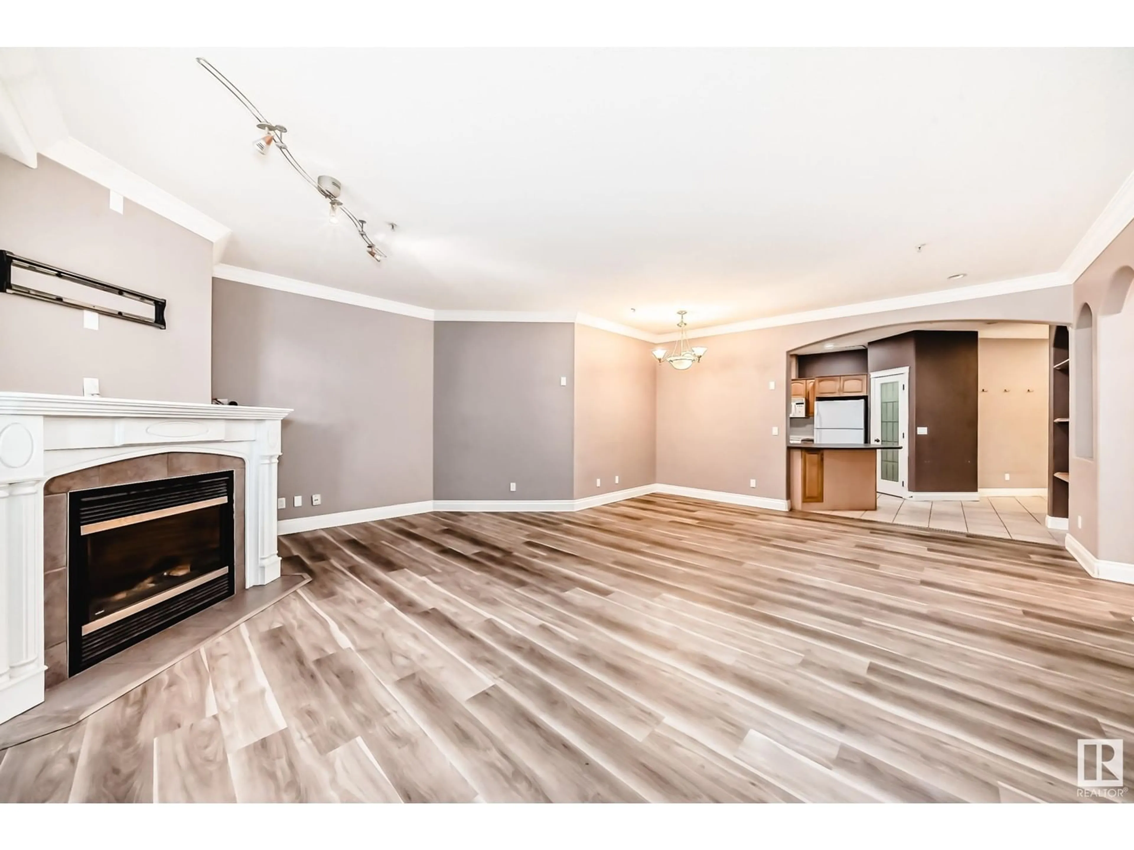 Unknown for 105 - 10178 117 ST, Edmonton Alberta T5K2X9