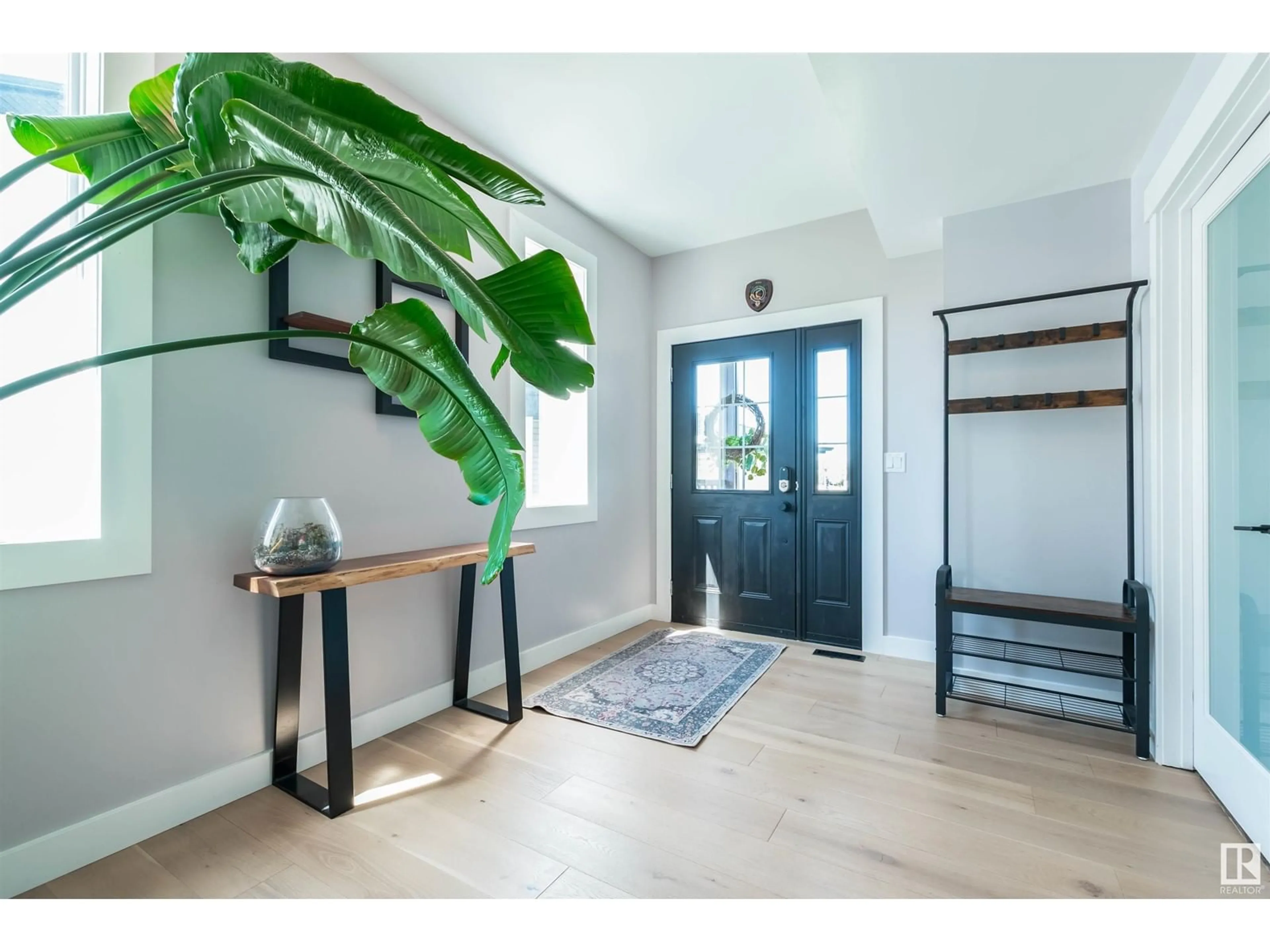 Indoor entryway for 464 FOXTAIL CT, Sherwood Park Alberta T8A3K2