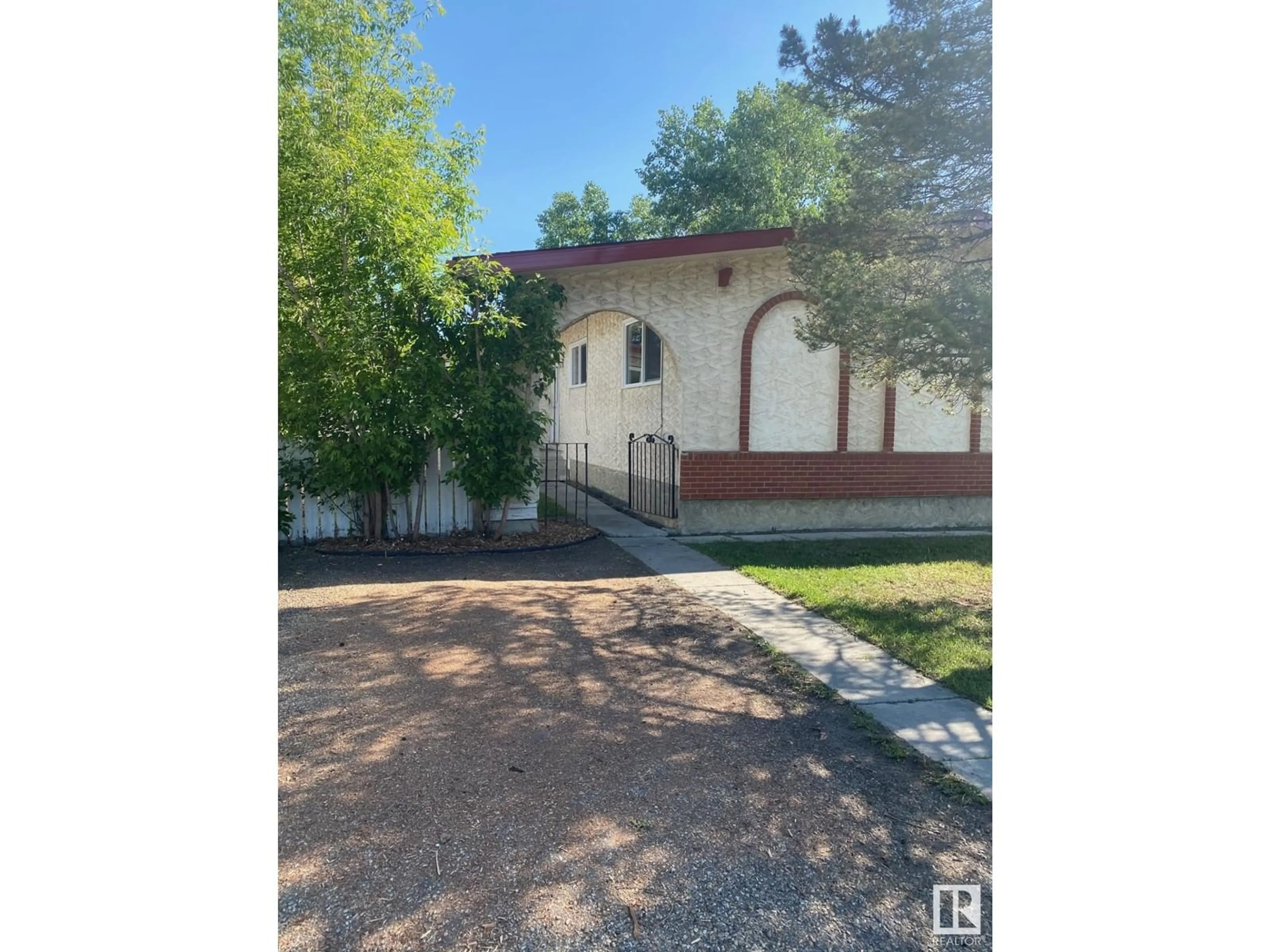 A pic from outside/outdoor area/front of a property/back of a property/a pic from drone, street for 11940 152B AV, Edmonton Alberta T5X1G4