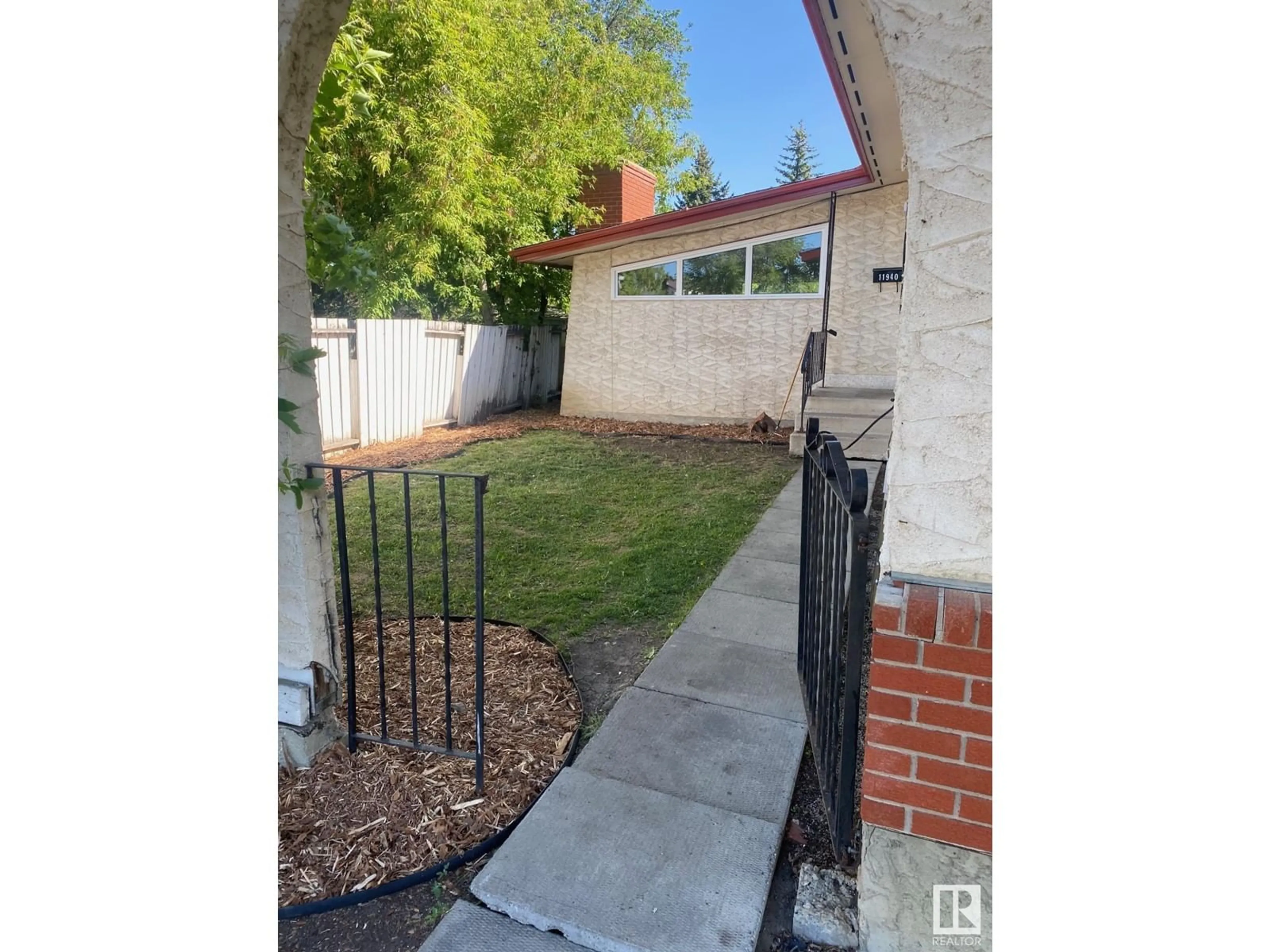 A pic from outside/outdoor area/front of a property/back of a property/a pic from drone, street for 11940 152B AV, Edmonton Alberta T5X1G4