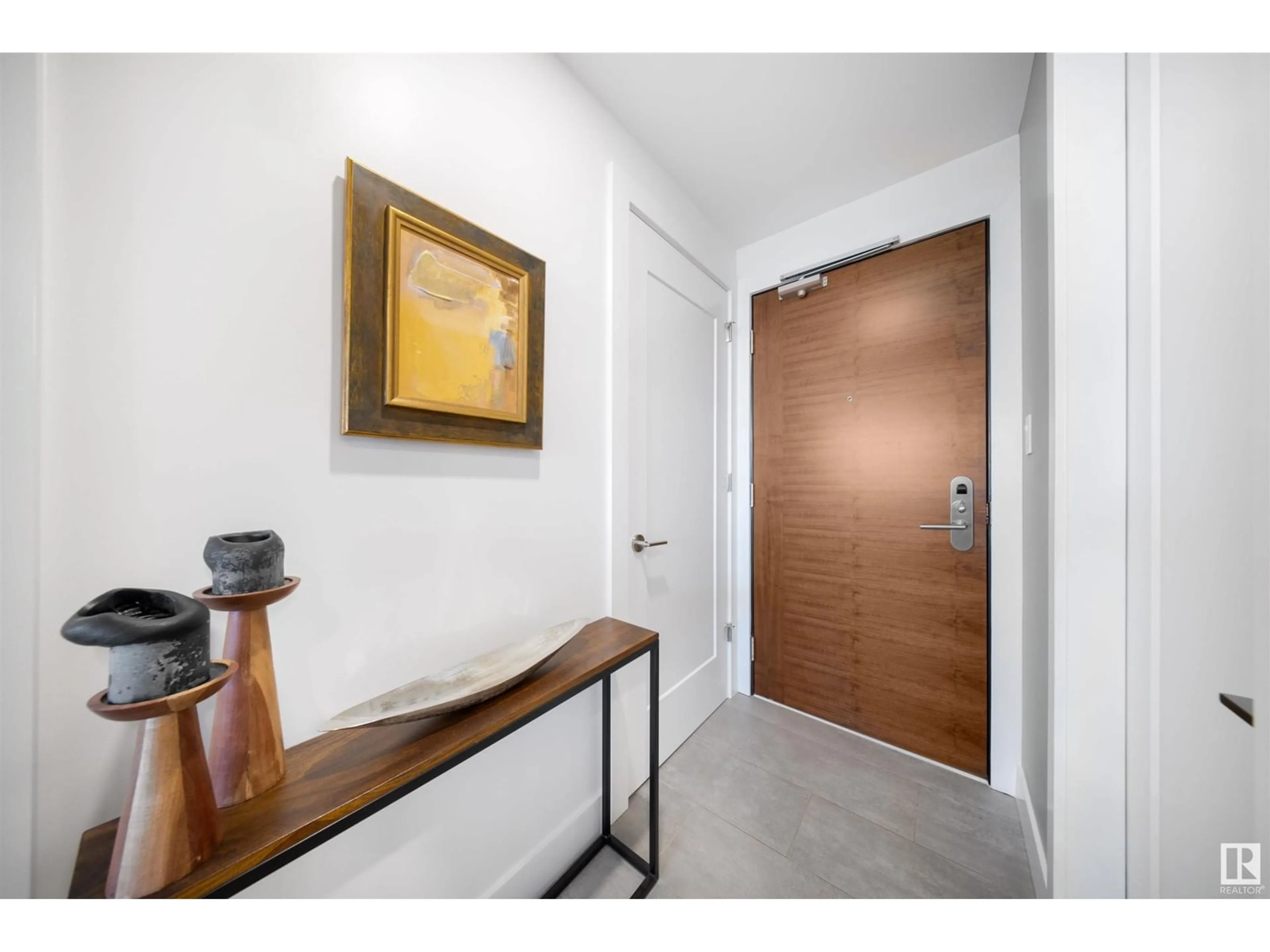 Indoor entryway for #303 - 14105 BLOCK DR, Edmonton Alberta T5N1L5