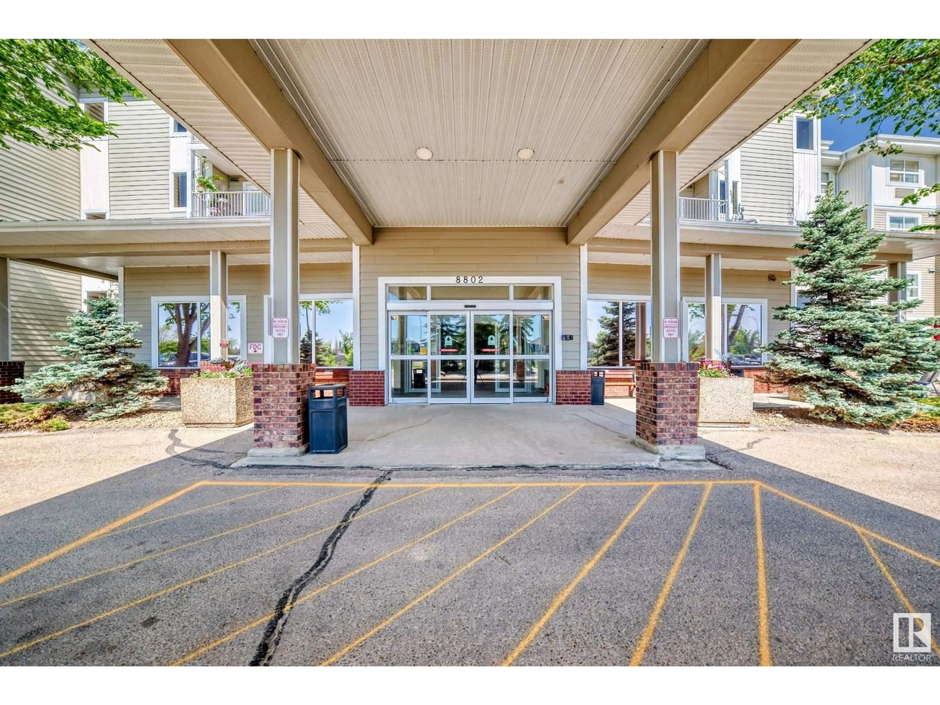 Indoor foyer for 321 - 8802 SOUTHFORT, Fort Saskatchewan Alberta T8L4R6