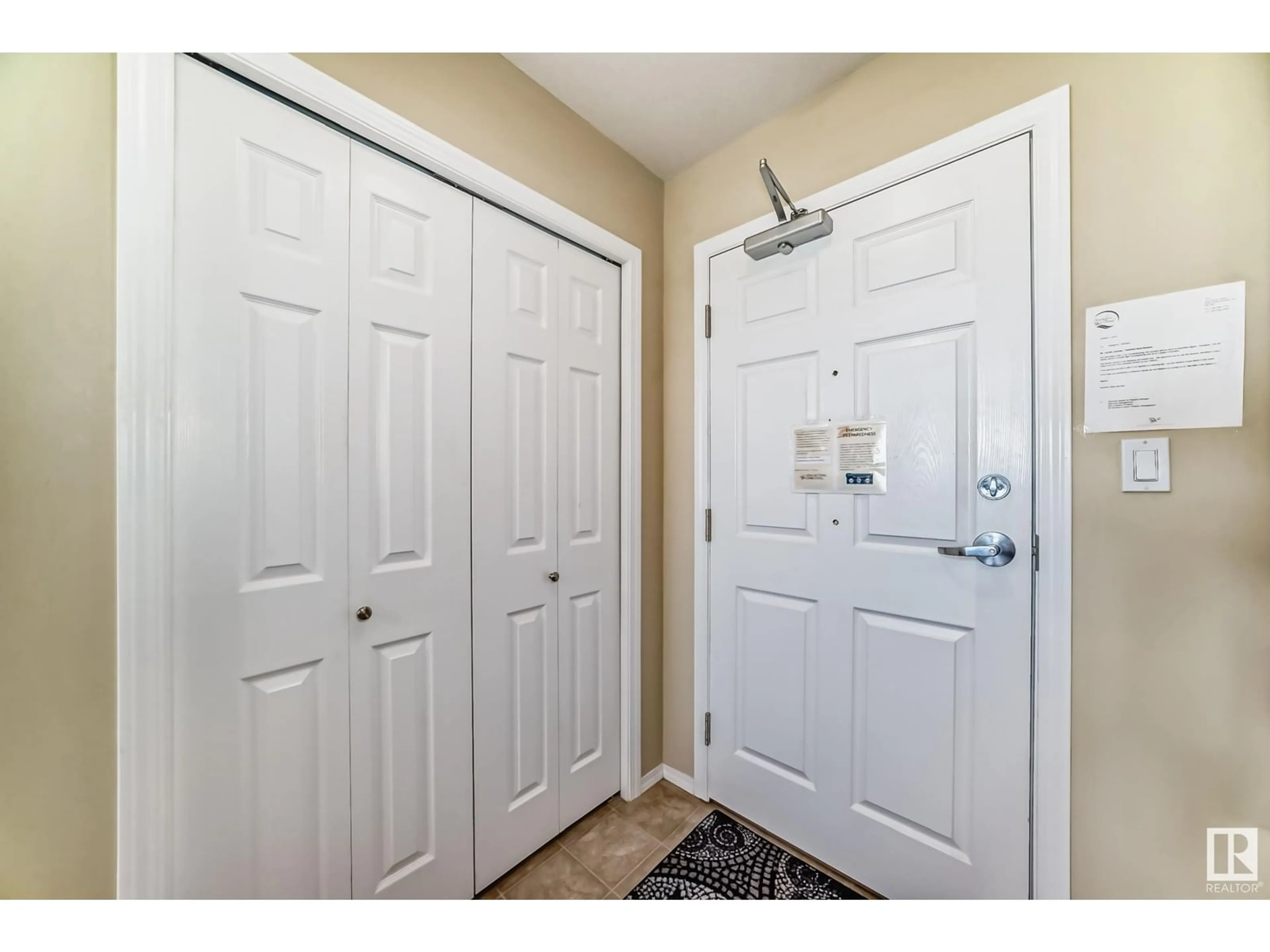 Indoor entryway for 321 - 8802 SOUTHFORT, Fort Saskatchewan Alberta T8L4R6